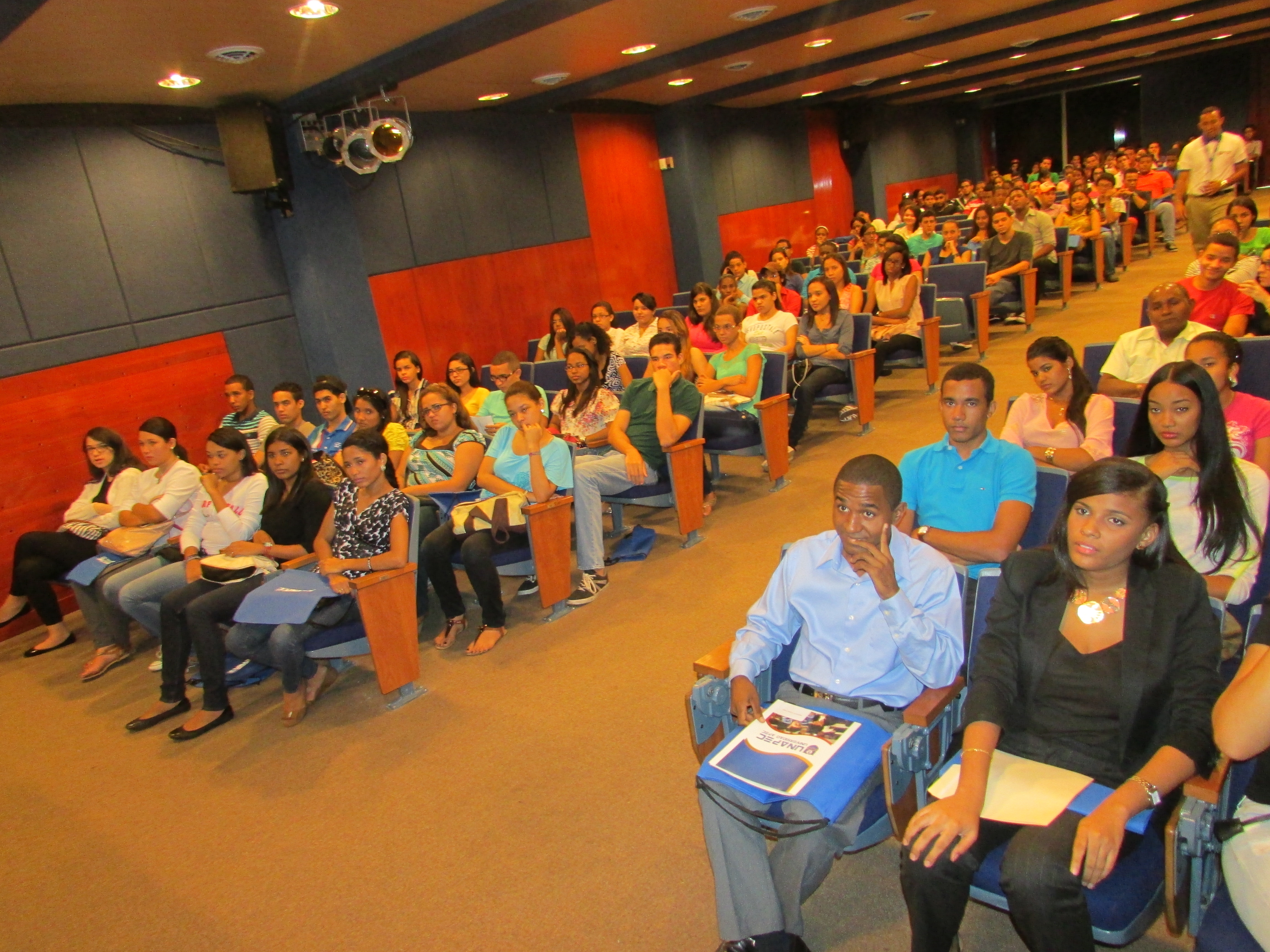 En el Auditorio Dr. Leonel Rodríguez Rib se realizó el acto de bienvenida para estudiantes de Mercadotecnia y Negocios Internacionales