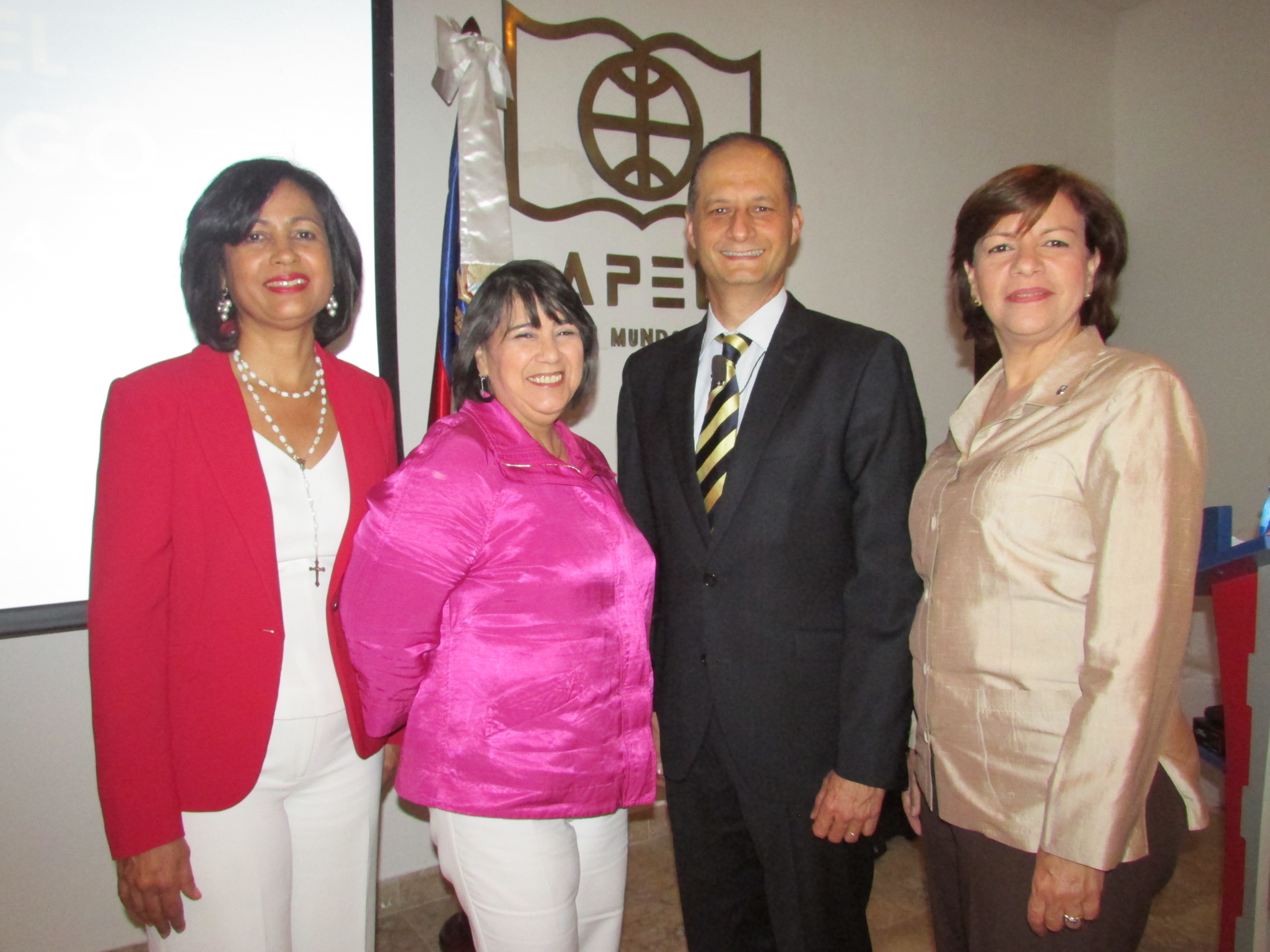 Mrisela Almánzar, Dalma Cruz Mirabal, Diego Sosa y María Isabel Sánchez.