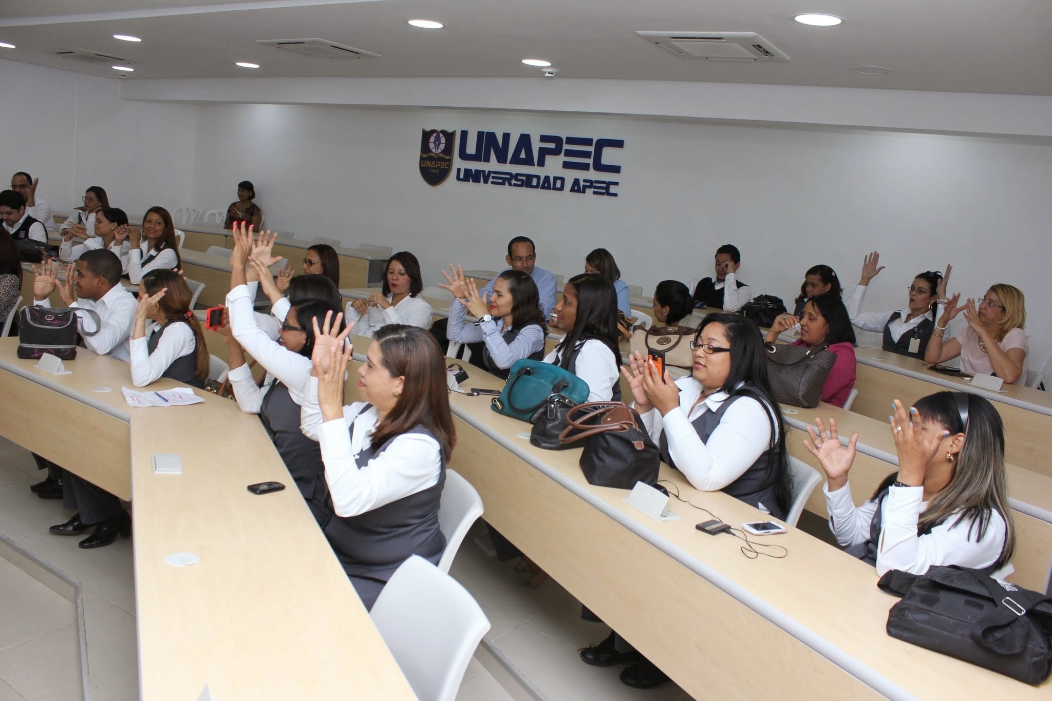 La actividad fue realizada en el Salón de Conferencias de la Universidad APEC.