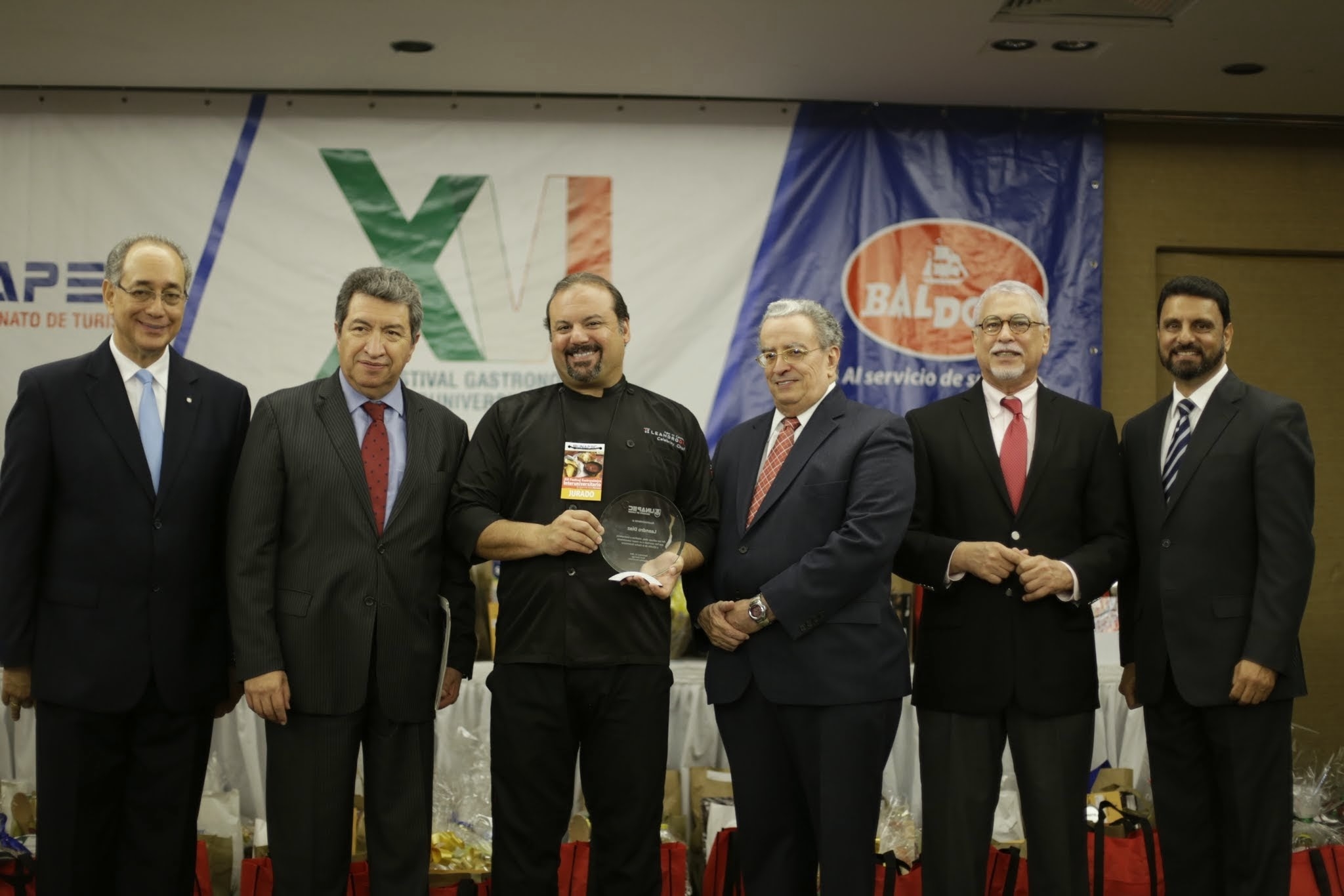 El chef Leando Díaz también fue reconocido por sus aportes al desarrollo de la gastronomía.