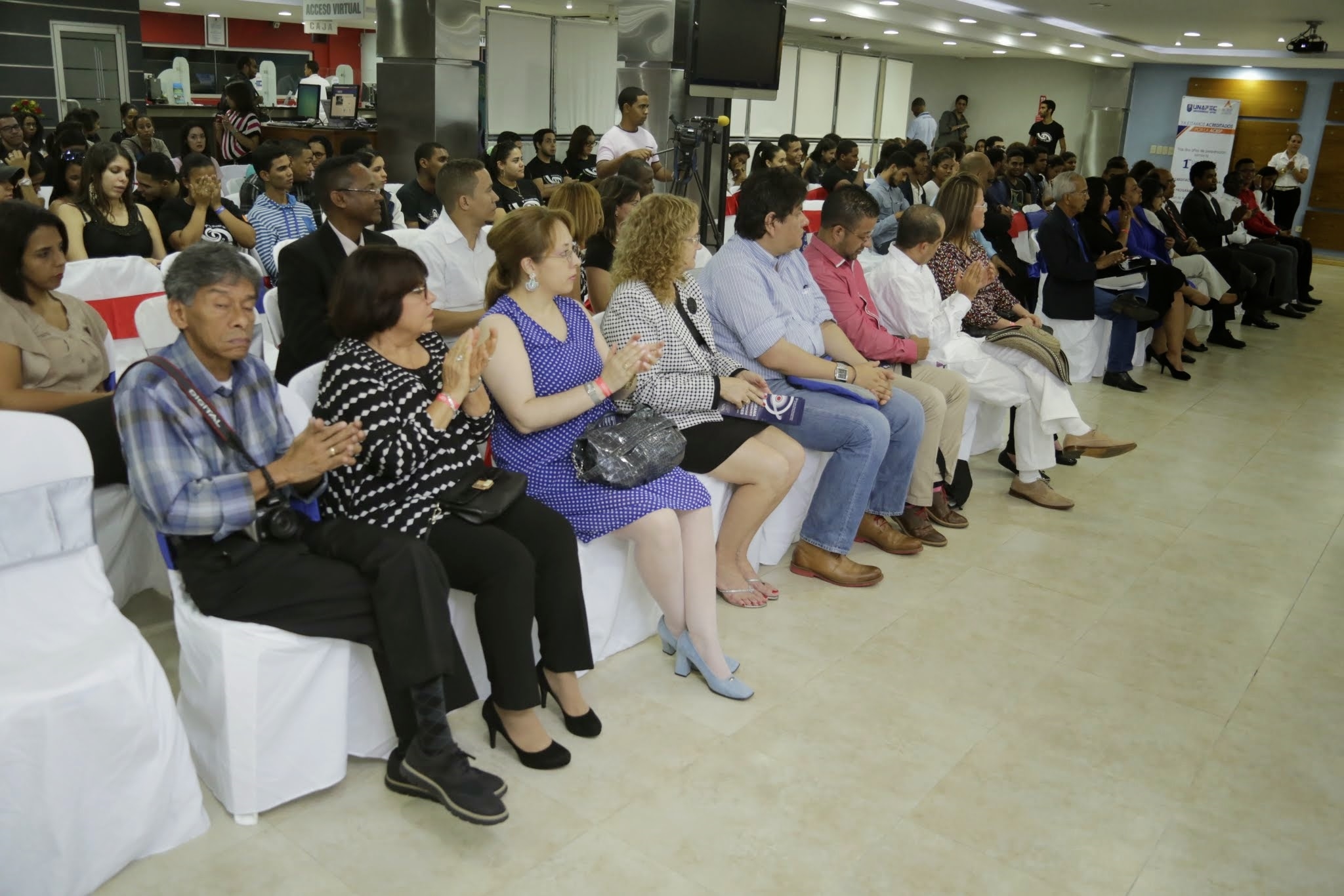 El acto de apertura fue realizada en el Salón Multiuso de UNAPEC