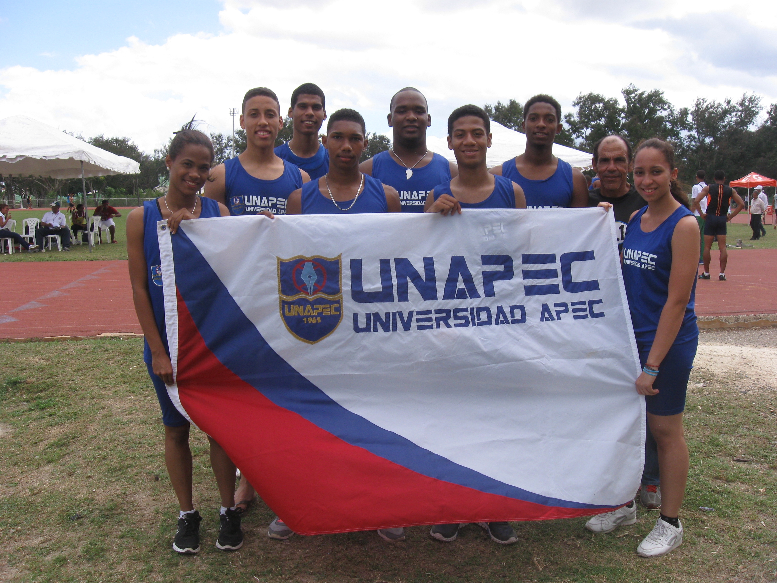 Equipo de Atletismo de UNAPEC. 