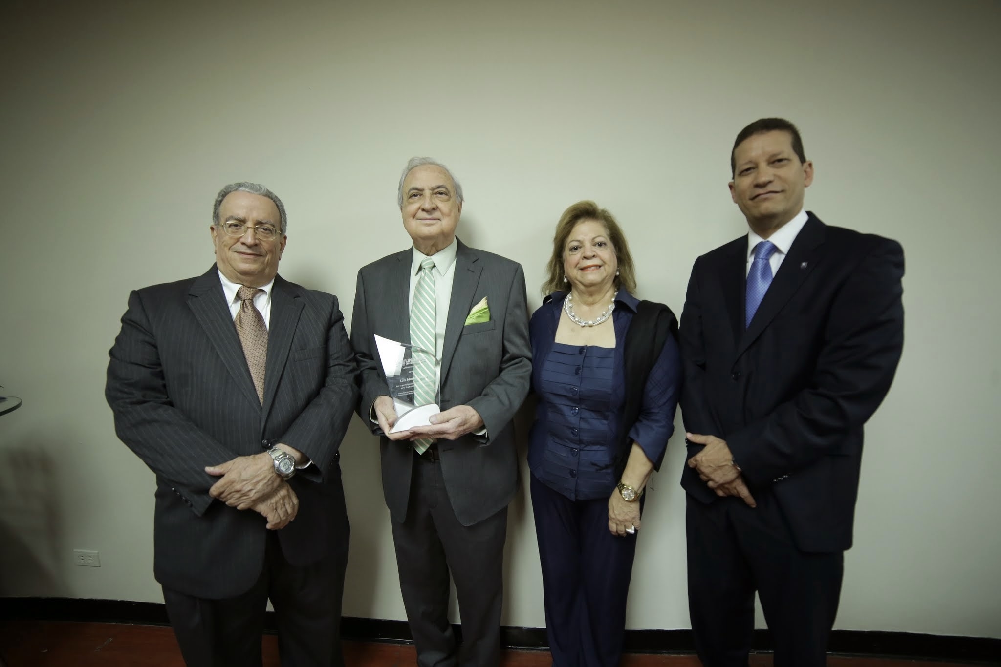 Dr. Radhamés Mejía, Dr. Luis de Sánchez Noble, Mildred Josefina de Sánchez, Lic. Roberto Rodríguez Estrella