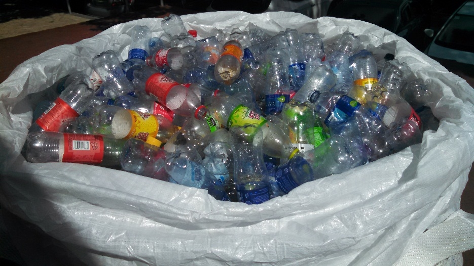 Alguno de los desechos reciclados, finalizada la actividad.