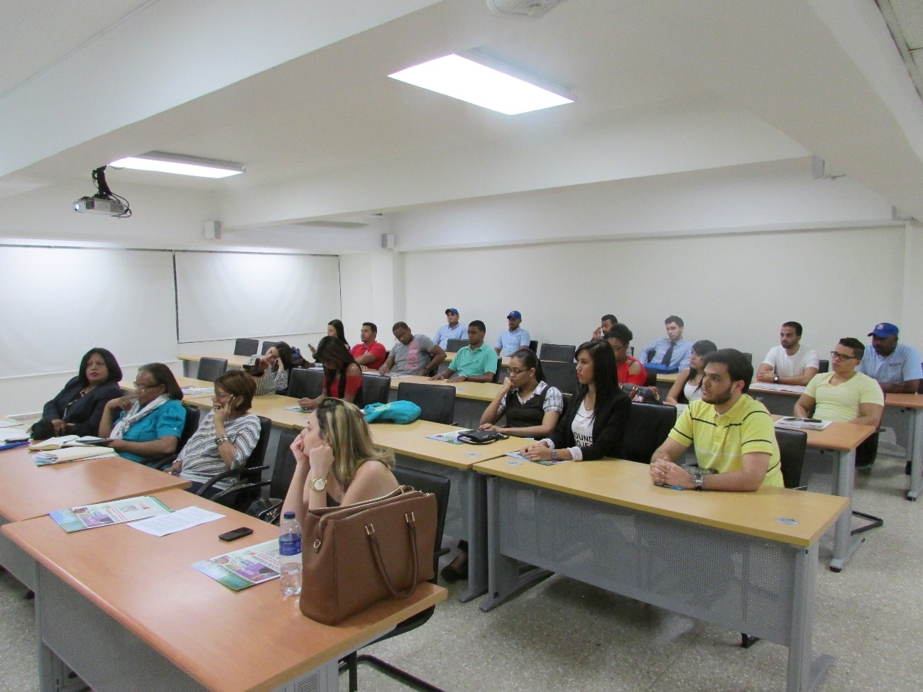 En la actividad participaron estudiantes y docentes de UNAPEC.