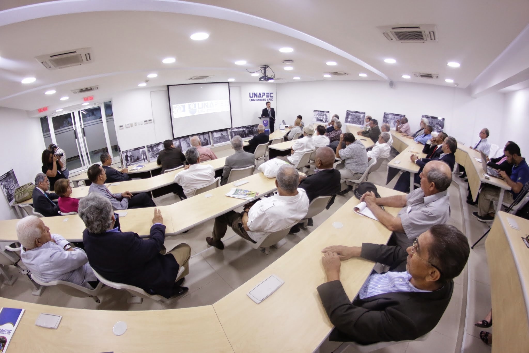 La actividad fue realizada en el Salón de Conferencias del Campus Principal de UNAPEC.