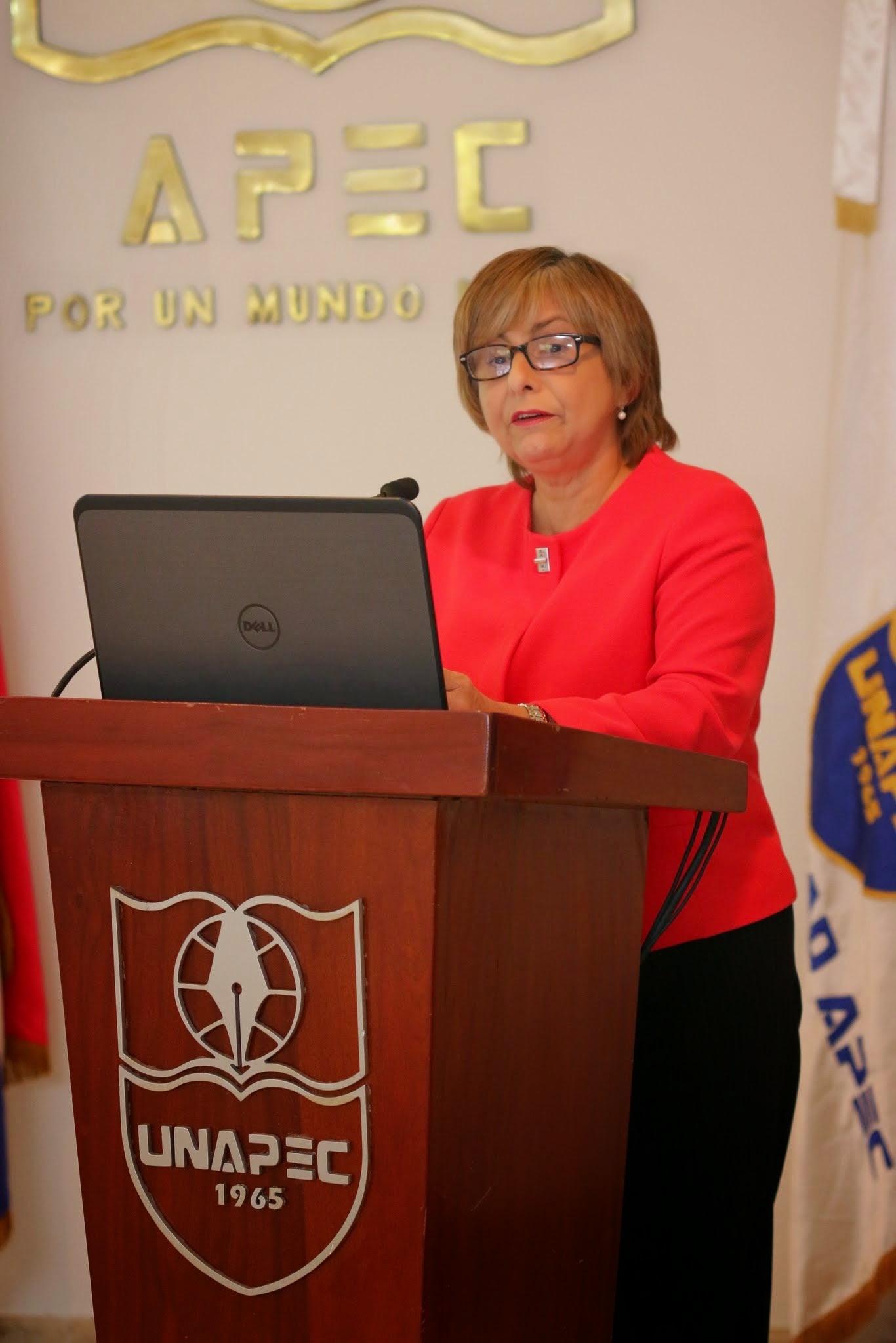 Directora de la Escuela de Administración, Licda. María Pellerano.