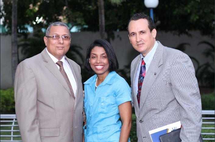 Ing. Yrvin Rivera, Dra. Emma Encarnación y William Castillo