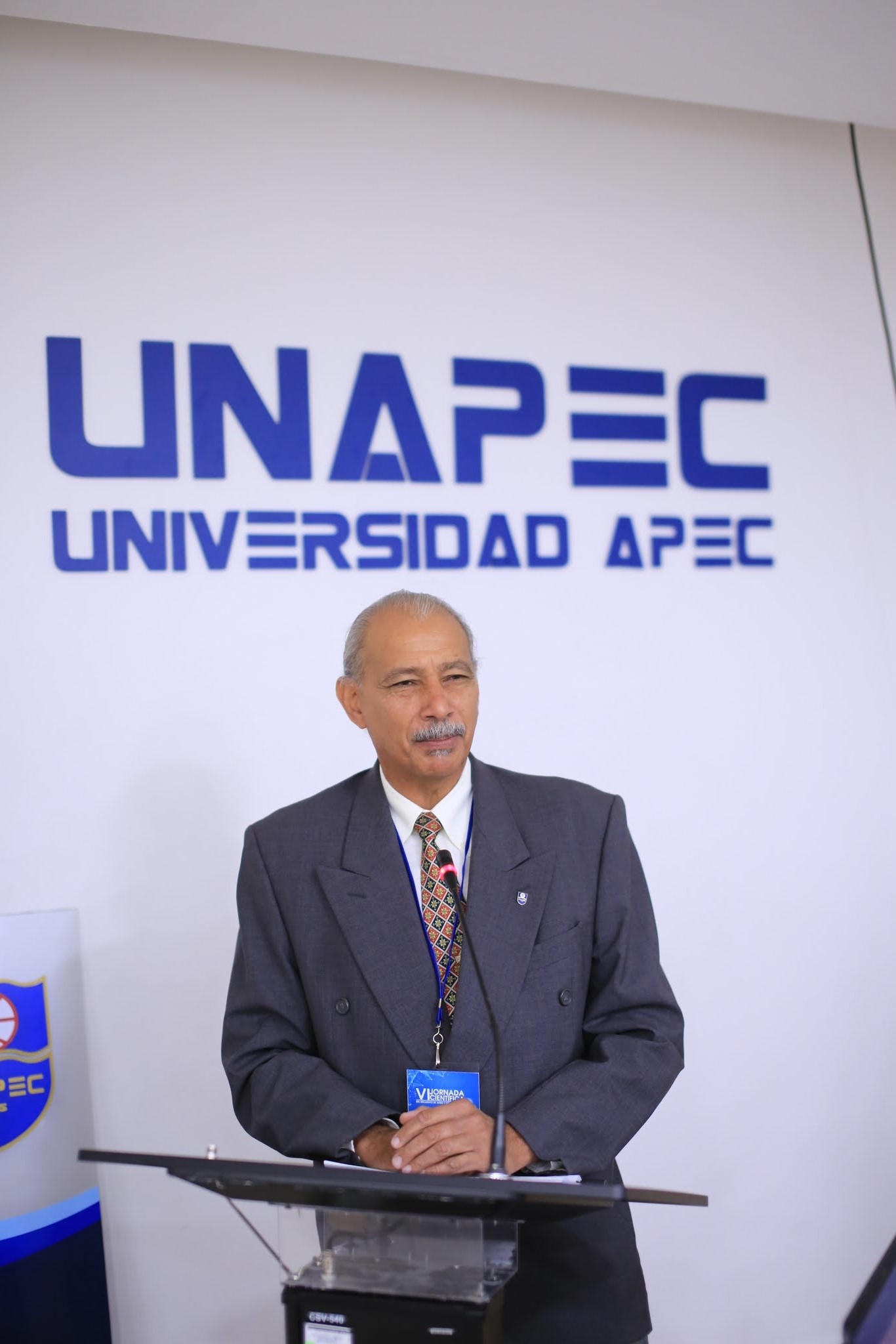Lic. Francisco D´Oleo, vicerrector académico de UNAPEC