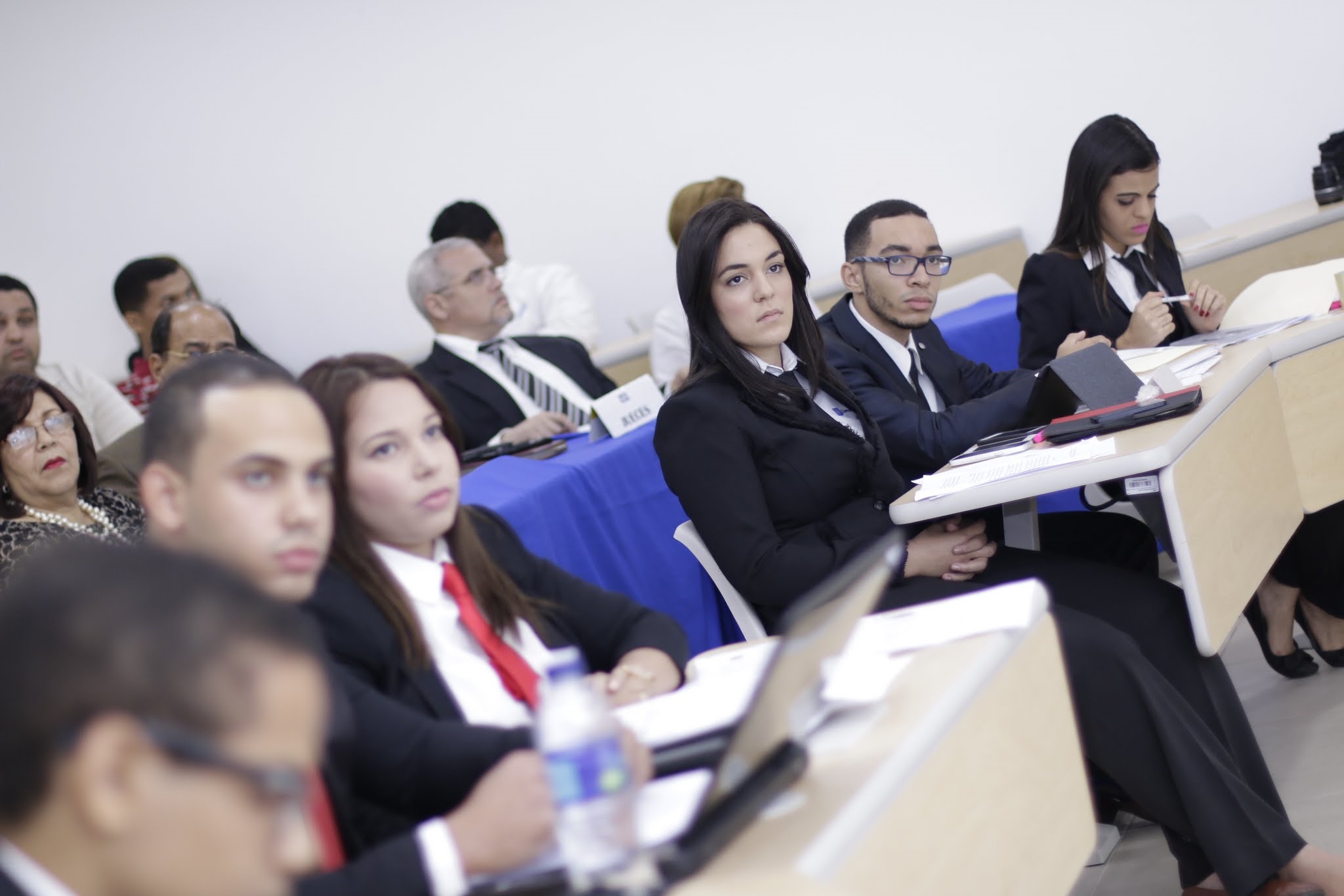 La actividad fue realizada en el Salón de Conferencias, Edif. I del Campus Principal de UNAPEC.