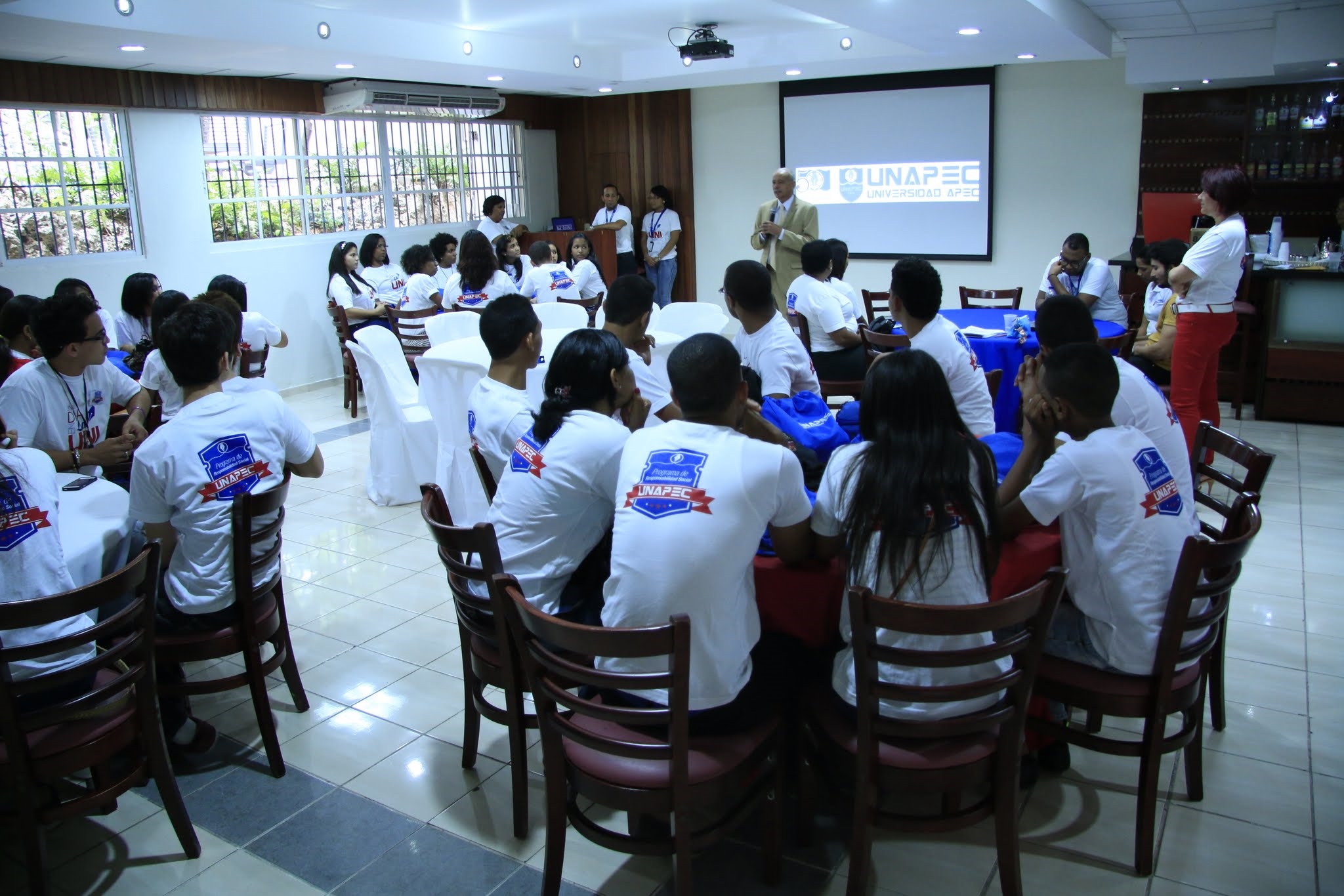 La actividad fue realizada en el Salóm Gastronómico de UNAPEC y Francisco D´Oleo, vicerrector académico de UNAPEC se dirigió a los estudiantes.