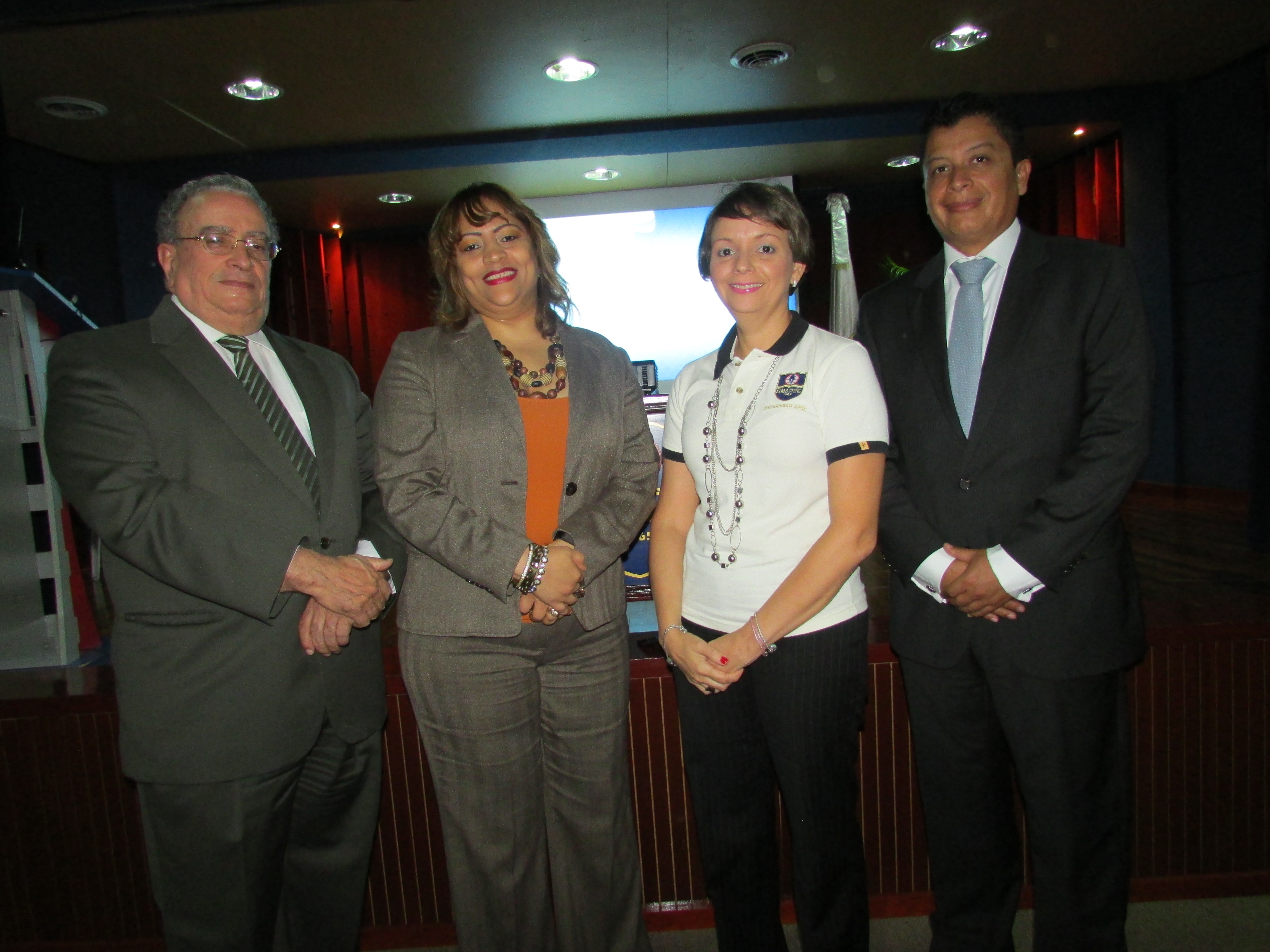 La Universidad APEC –UNAPEC- sirvió de escenario para desarrollar junto a Microsoft Dominicana la actividad Digigirlz2014.