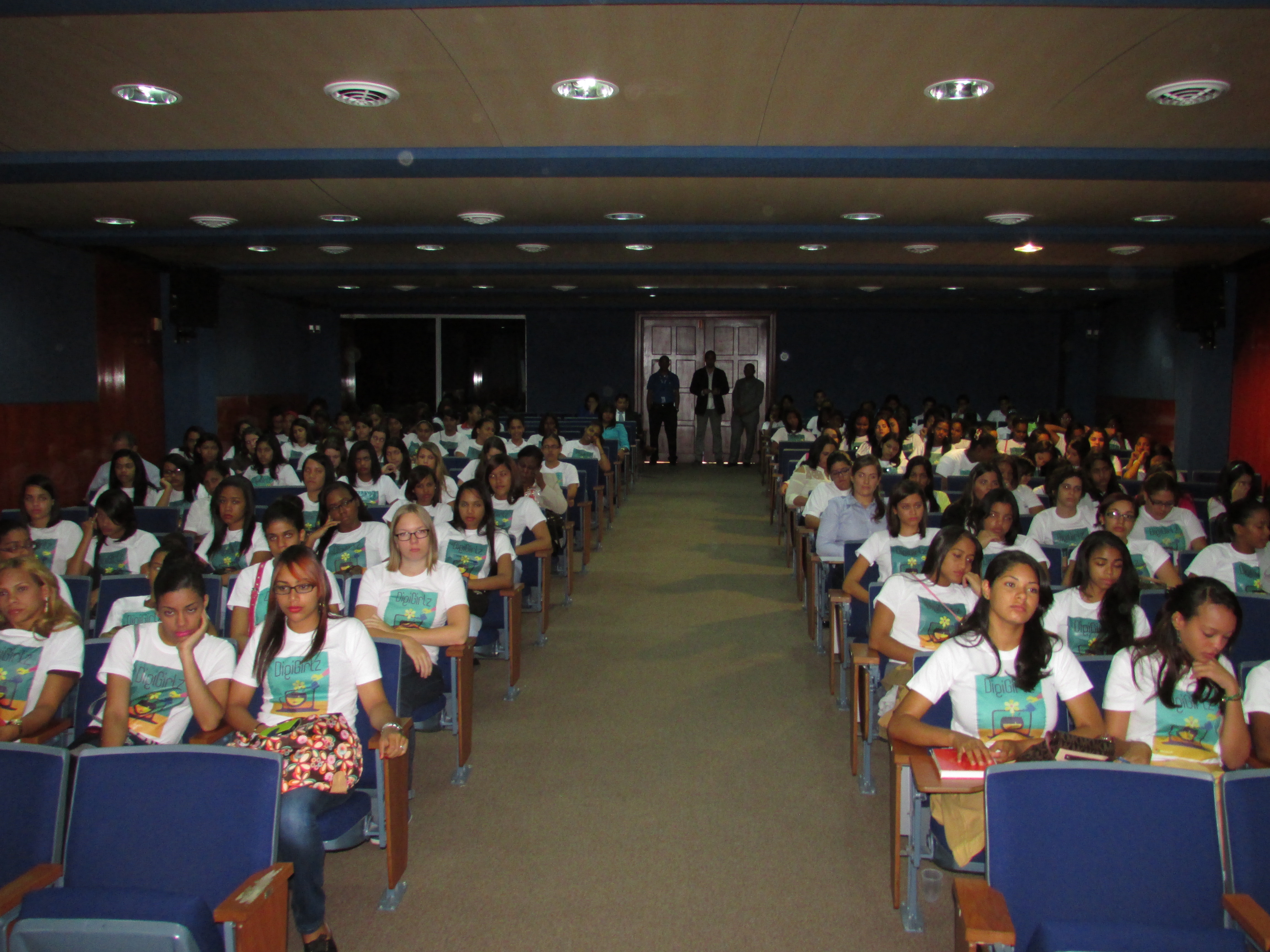 En el evento estuvieron presentes mas de 300 niñas provenientes de distintos colegios del país.