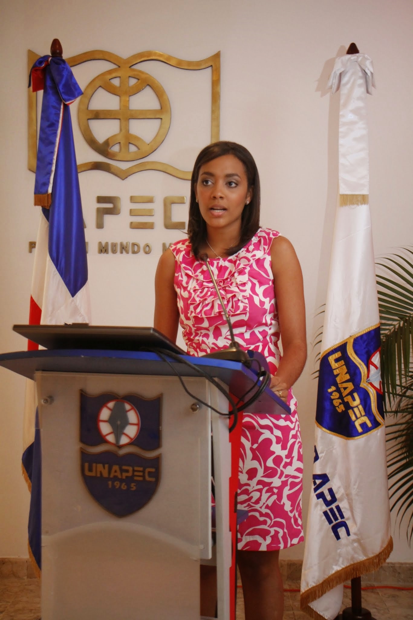 Melissa Yunes Cabrera, graduada de la primera promoción de Negocios Internacionales de UNAPEC. Actualmente dirige el departamento de Inteligencia de Mercados y Comunicaciones de la Asociación Dominicana de Exportadores (ADOEXPO).