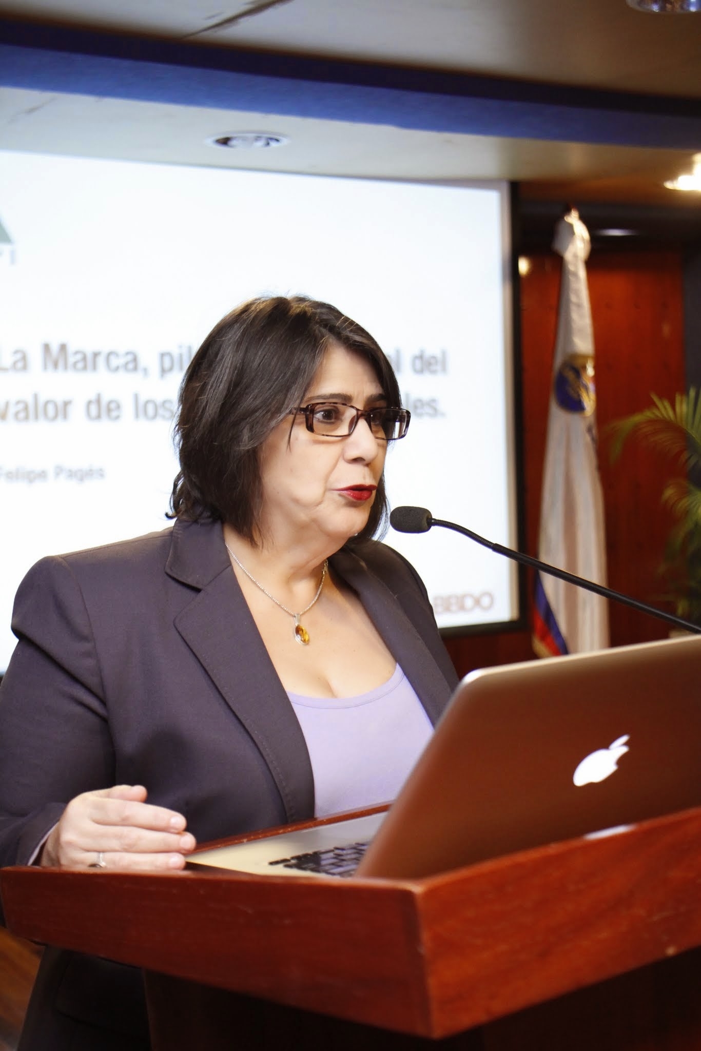 Las palabras de bienvenida estuvieron a cargo de la Dra. Dalma Cruz Mirabal, Vicerrectora de Graduados, quien resaltó la importancia de esta actividad