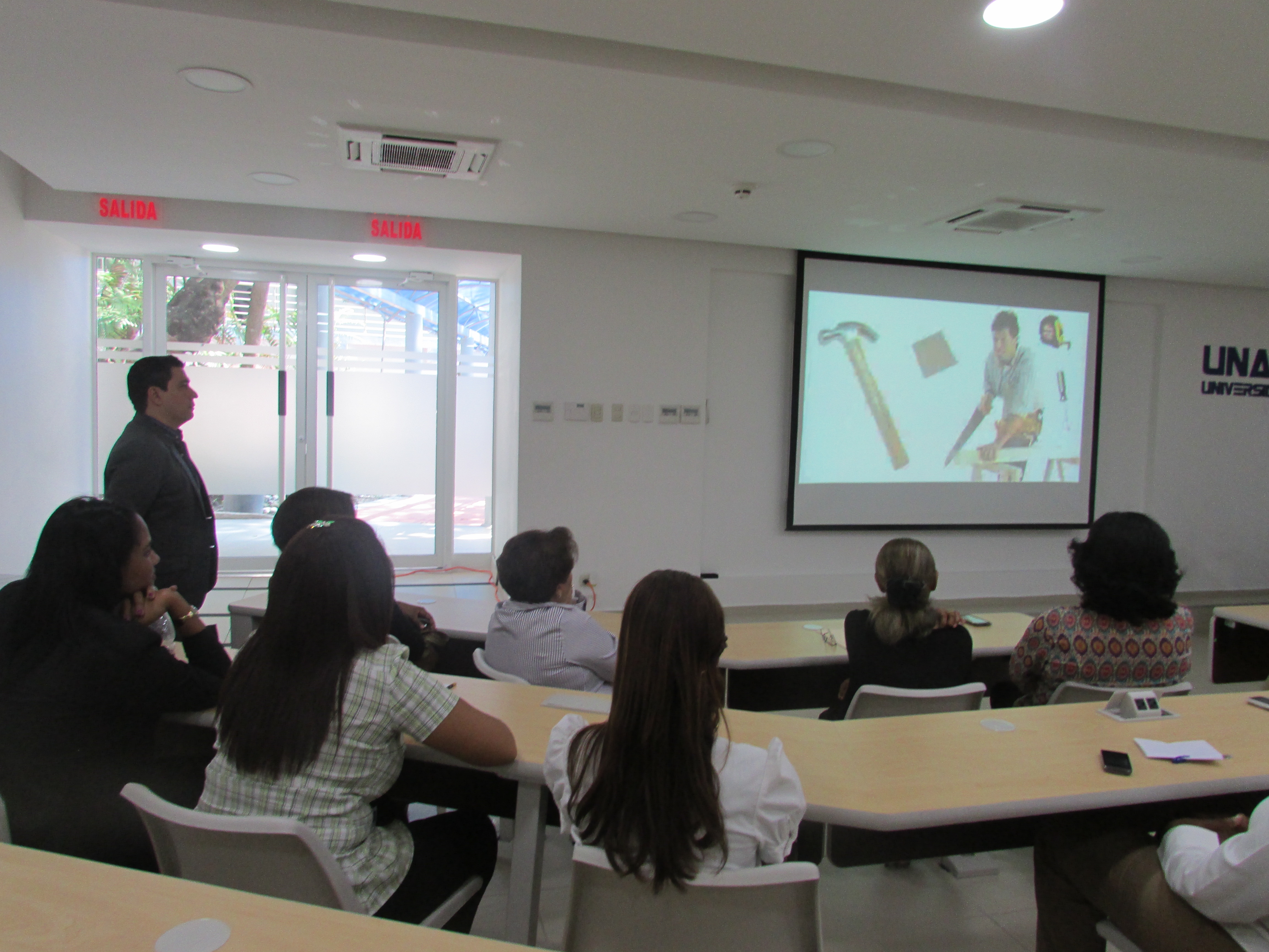 La Universidad APEC –UNAPEC- a través de su Decanato de Servicios Generales ofreció el curso taller Servicio al Cliente.
