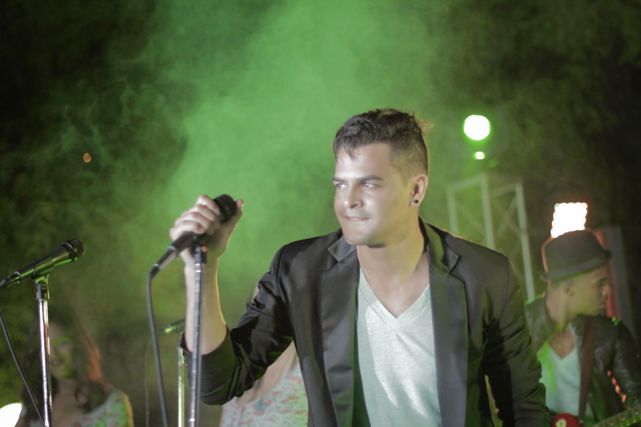 JJ Sánchez, integrante del Grupo Hoguera, además de pertener al famoso grupo juvenil Aura.-