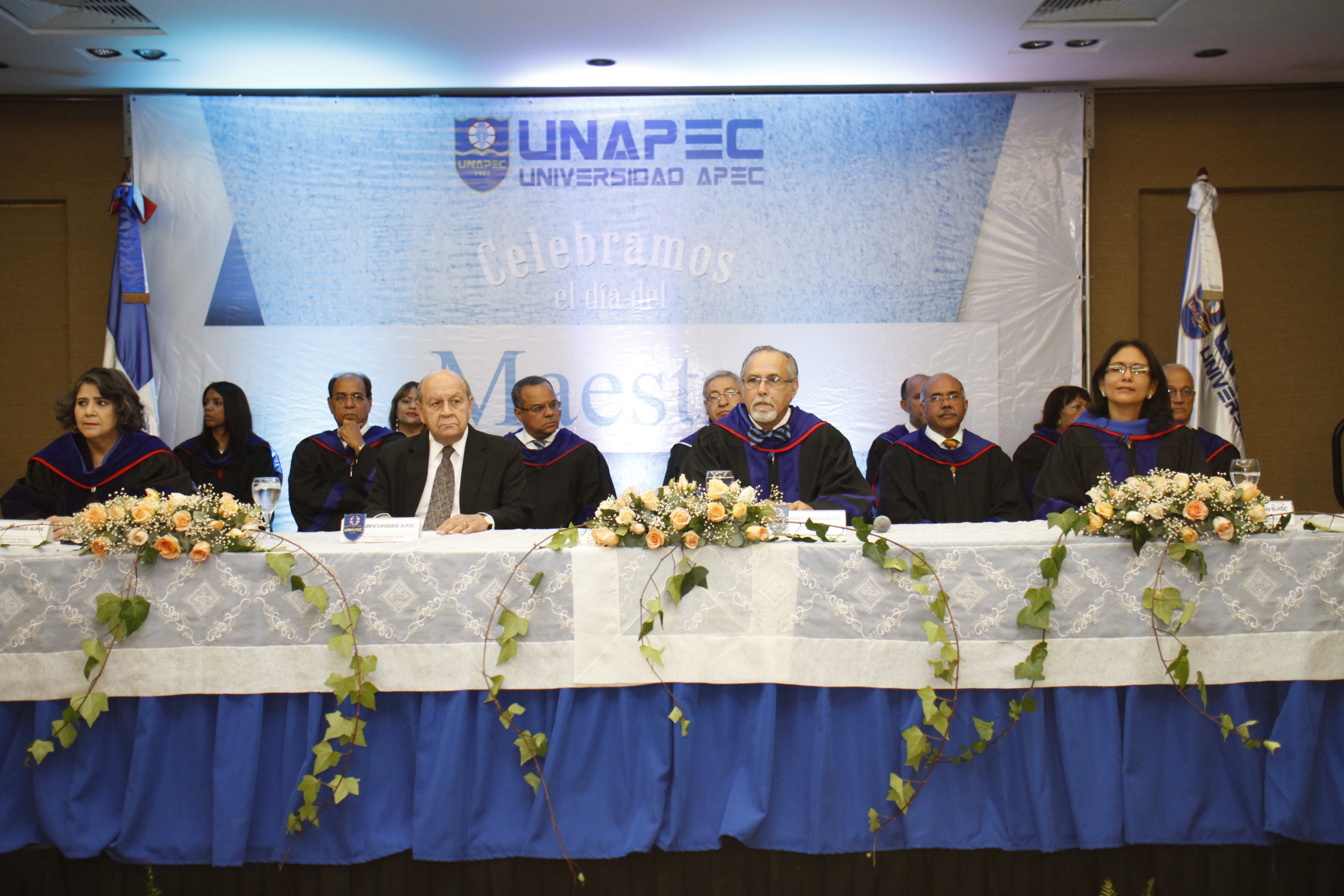La Universidad APEC –UNAPEC- vistió sus galas académicas para reconocer la excelencia de sus docentes