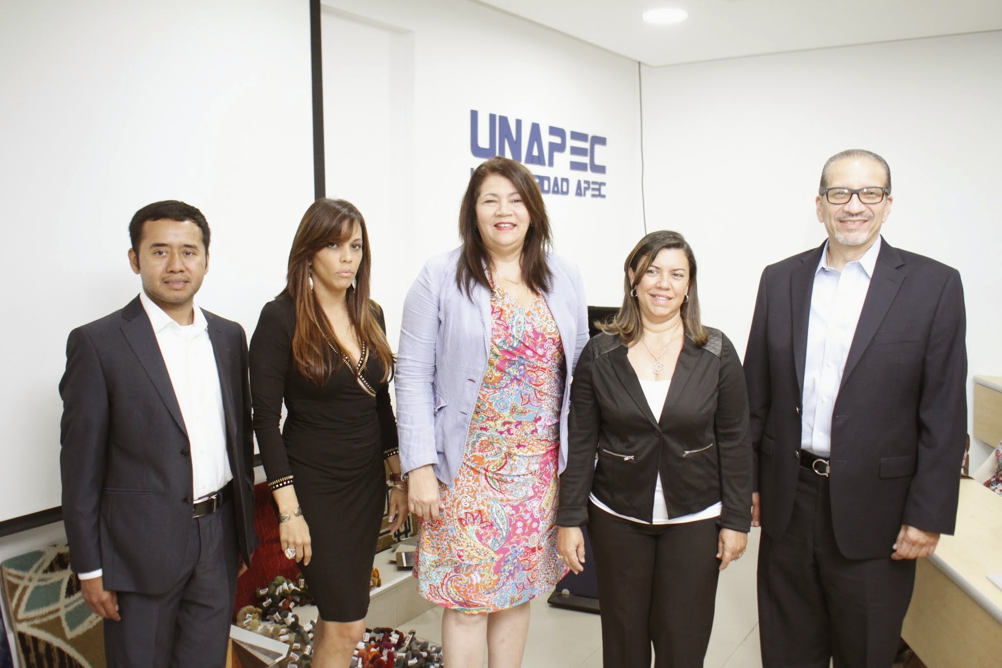 La Universidad APEC-UNAPEC- a través del Decanato de Artes y Comunicación, realizó la conferencia ¨La importancia de especificar los productos de terminación Hospitality y Comercial¨