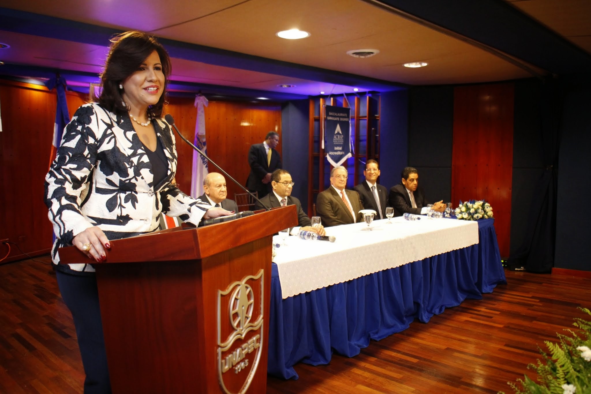Margarita Cedeño de Fernández, Vicepresidenta de R.D. desarrollando el tema "La familia como figura jurídica".
