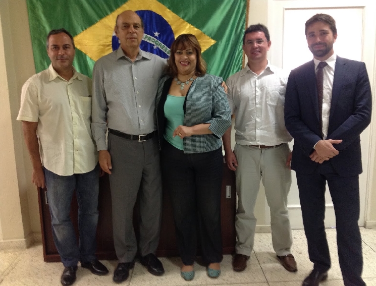 Hayser Beltré, Directora de Informática de UNAPEC junto al embajador de Brasil y sus directivos
