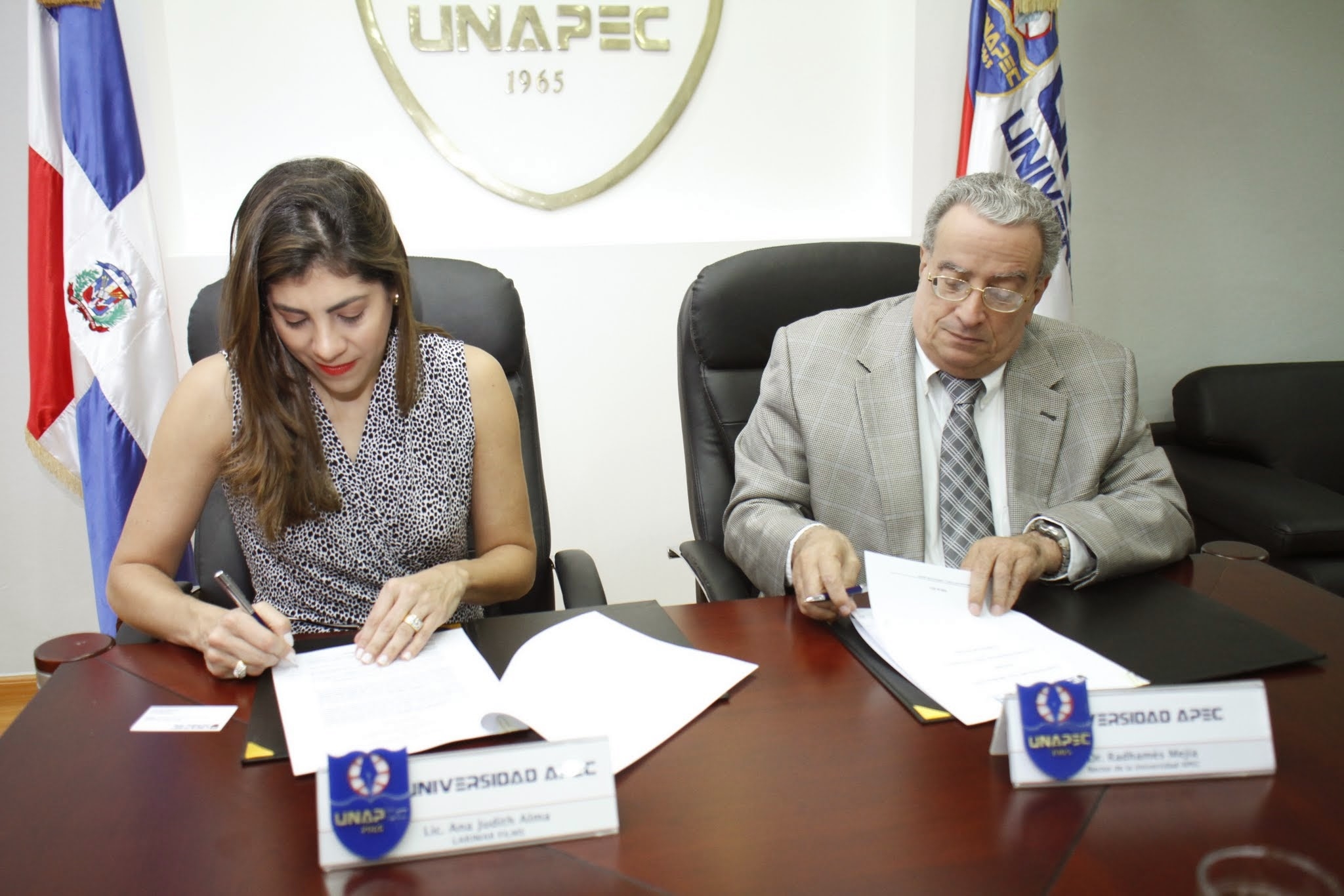 Con este acuerdo, se busca facilitar la realización de convenios y programas de pasantías para la participación de los estudiantes de UNAPEC.