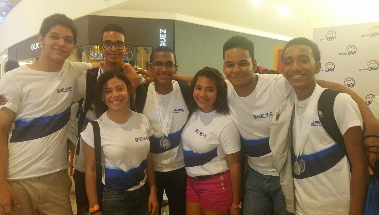 Grupo de estudiantes de UNAPEC