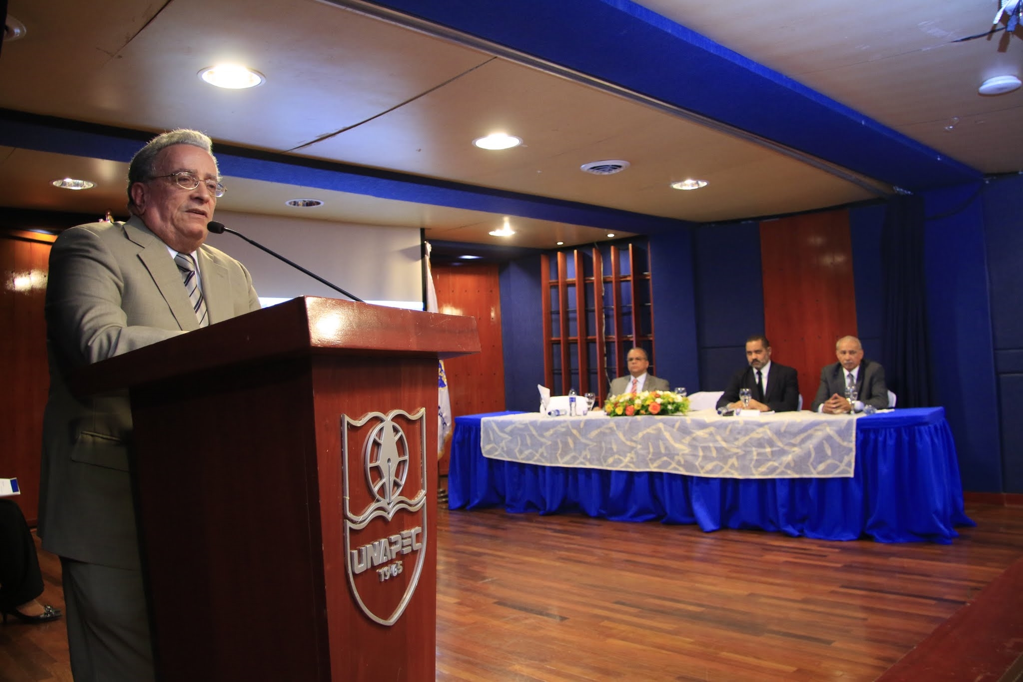 Dr. Radhamés Mejía, rector de UNAPEC