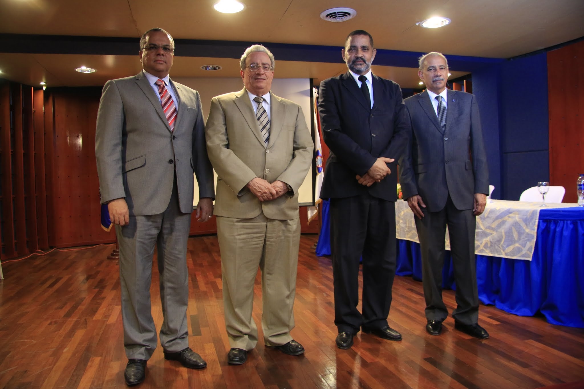 Dr. Alejandro Moscoso Segarra, Dr. Radhamés Mejía, Dr. Mariano Rodríguez, Lic. Francisco D'Oleo.