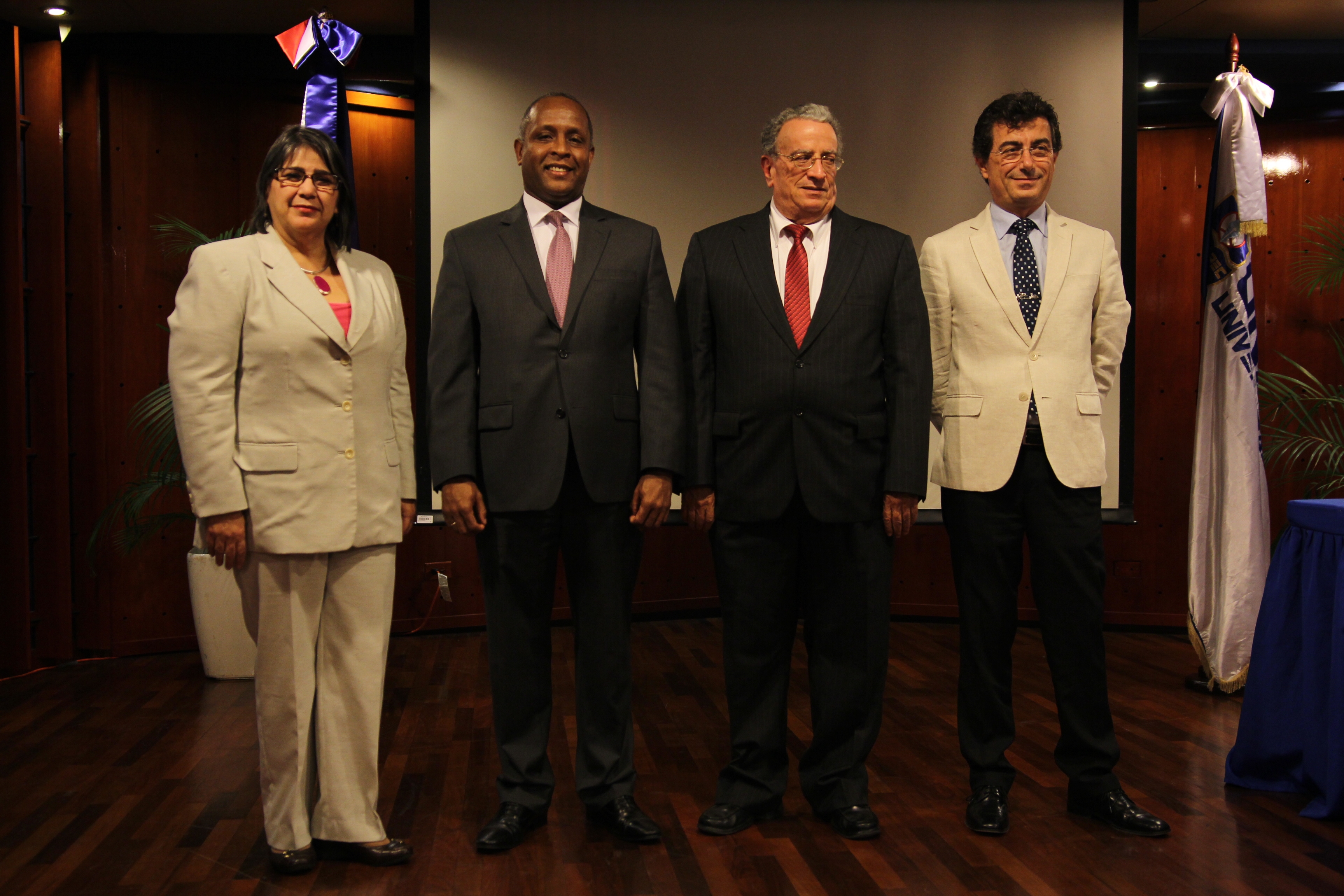 Dra. Dalma Cruz Mirabal, Lic. Rafael Germosén, Dr. Radhamés Mejía y Dr. Rafael Molina.