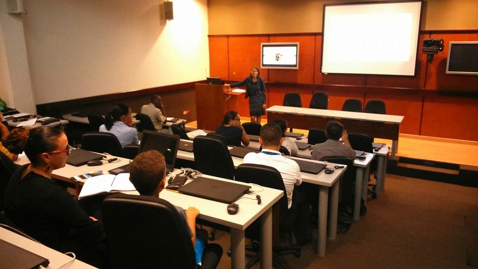 La conferencia fue realizada en el Salón de Video Conferencias de UNAPEC.