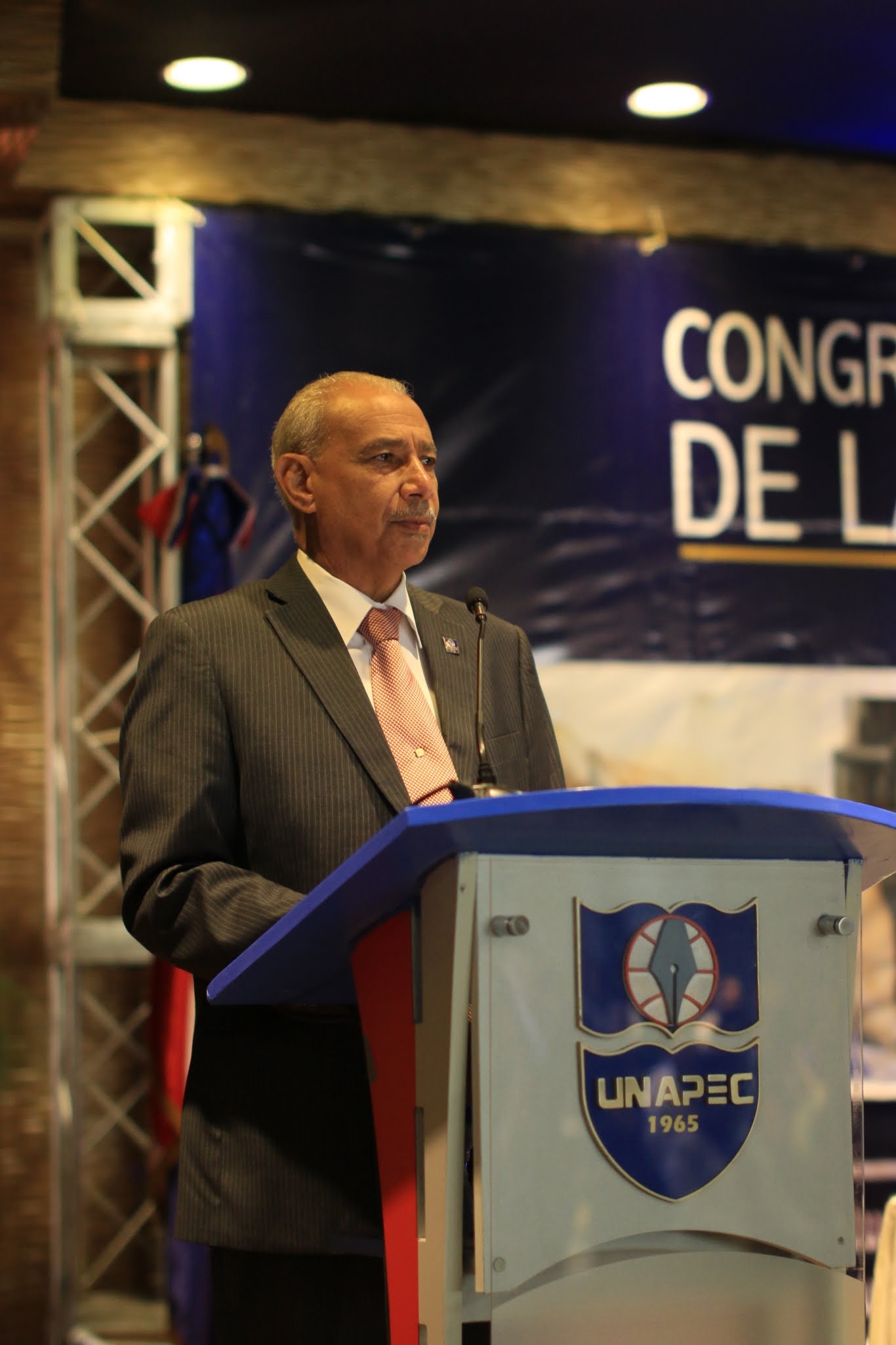 Lic. Francisco D´Oleo, vicerrector académico de UNAPEC.