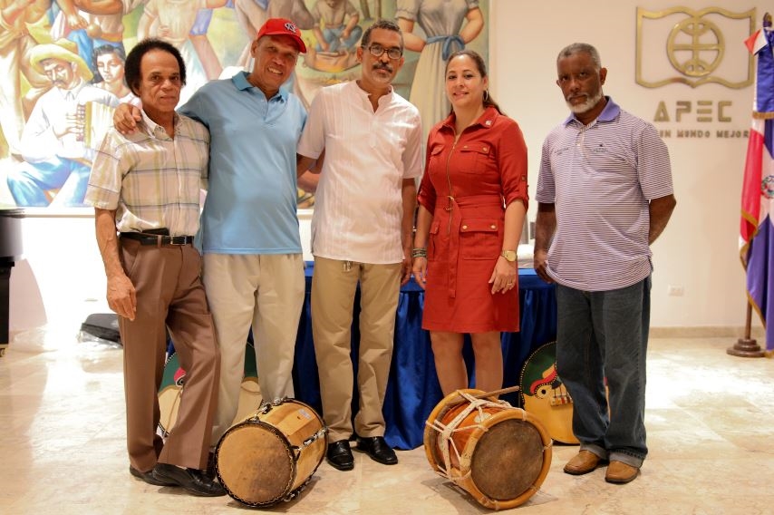 Artistas del Folklore dominicano quienes hablaron de la elaboración de los instrumentos utilizados en el Merengue