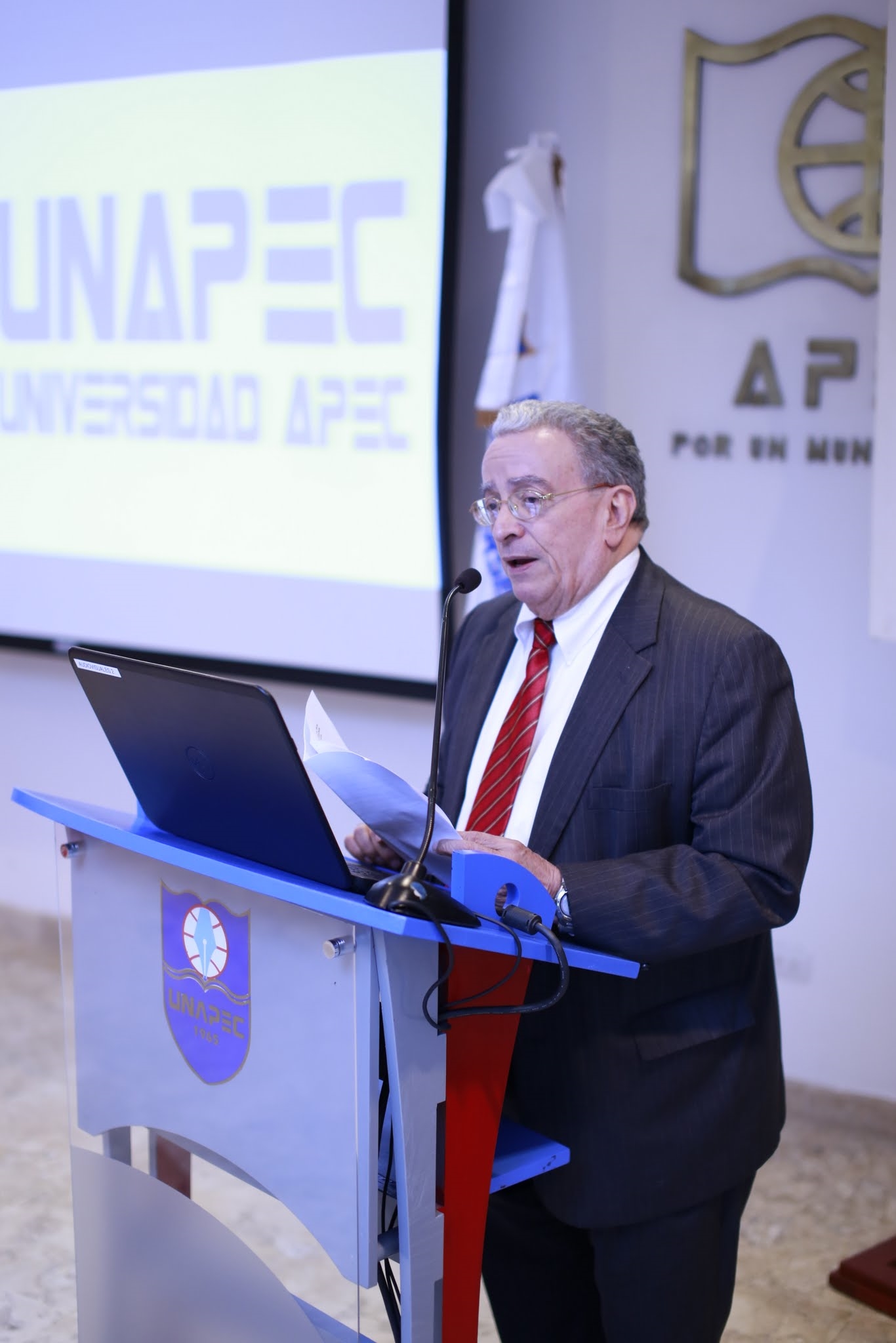 Dr. Radhamés Mejía, rector de UNAPEC