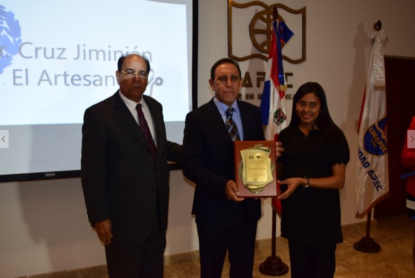 “Dr. Cruz Jiminián, El Artesano” es el nombre otorgado al galardón 