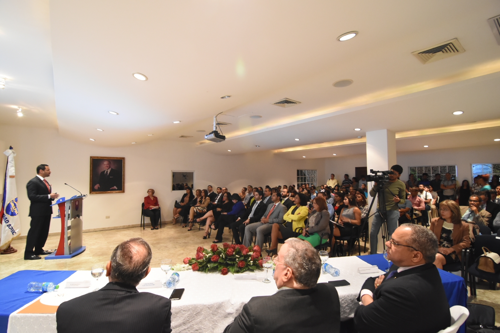 La conferencia fue realizada en el Salón APEC de la Cultura José María Bonetti Burgos.