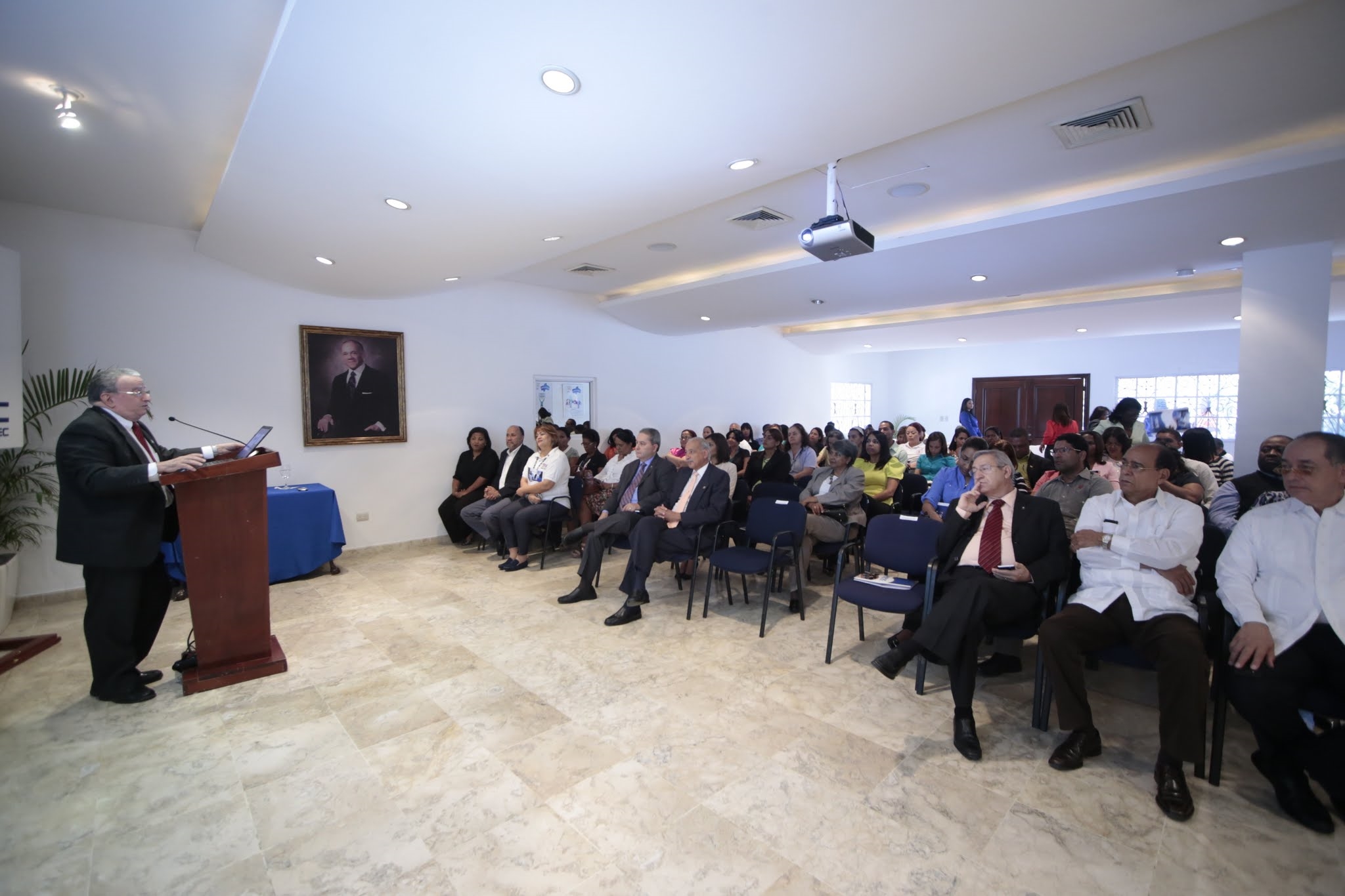 El encuentro fue realizado en el Salón APEC de la Cultura José María Bonetti Burgos.