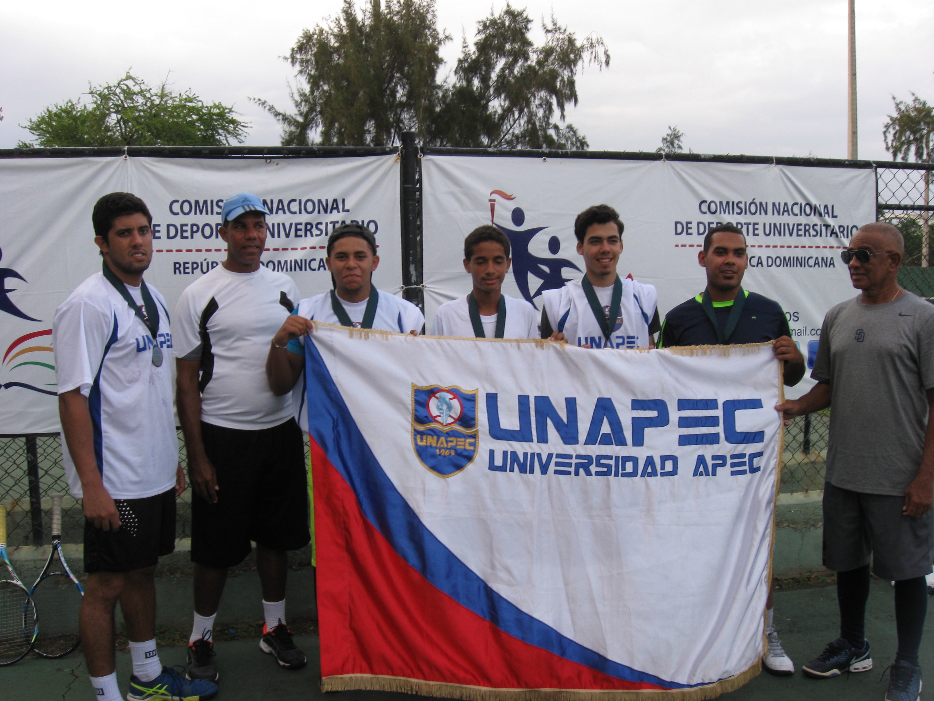 Representantes de UNAPEC.