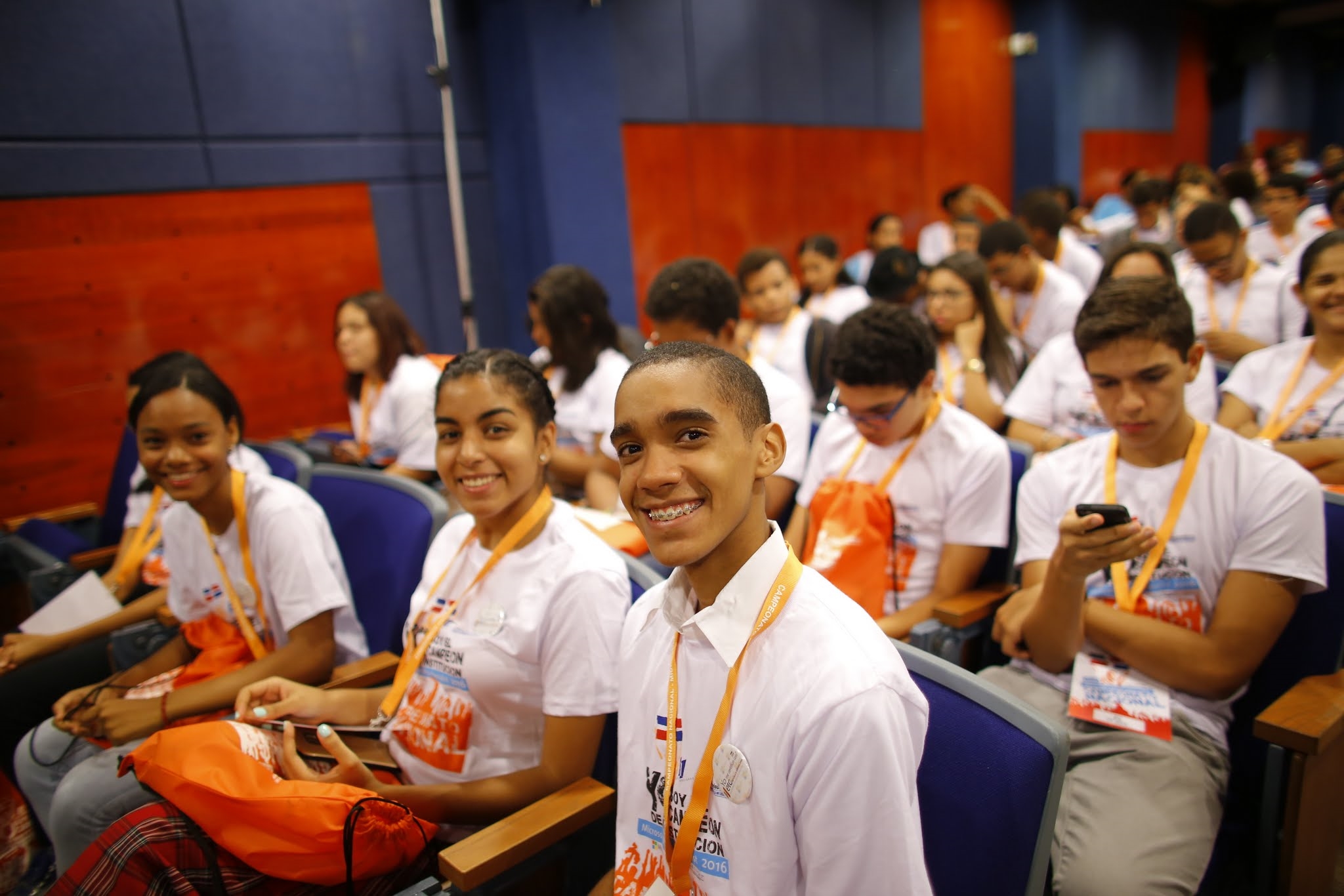 Alumnos que participaron en la jornada efectuada en UNAPEC.