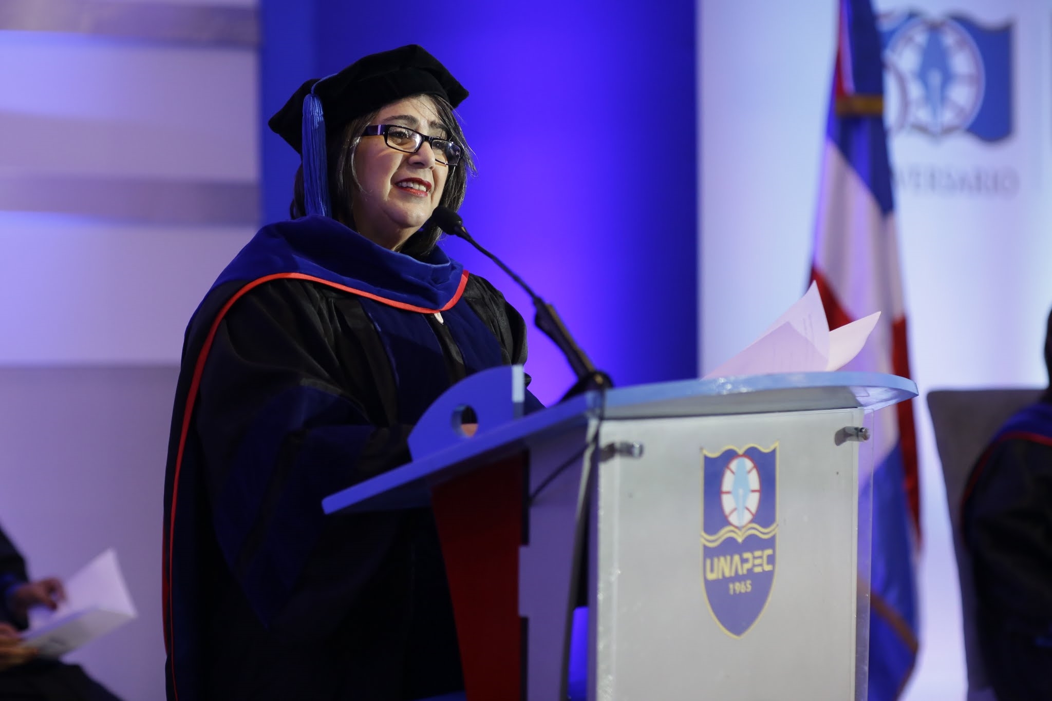 Dalma Cruz Mirabal, vicerrectora de Estudios de Posgrado de UNAPEC, quien presidió la graduación.