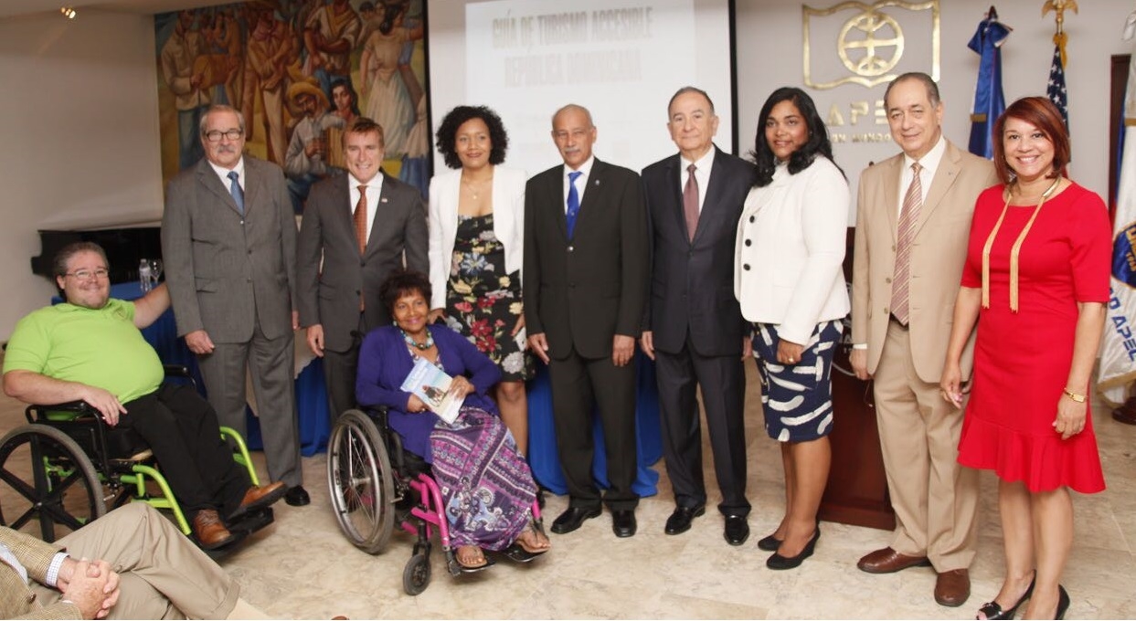 Autoridades de UNAPEC, junto a embajador de Estados Unidos, representantes de la USAID e invitados especiales.