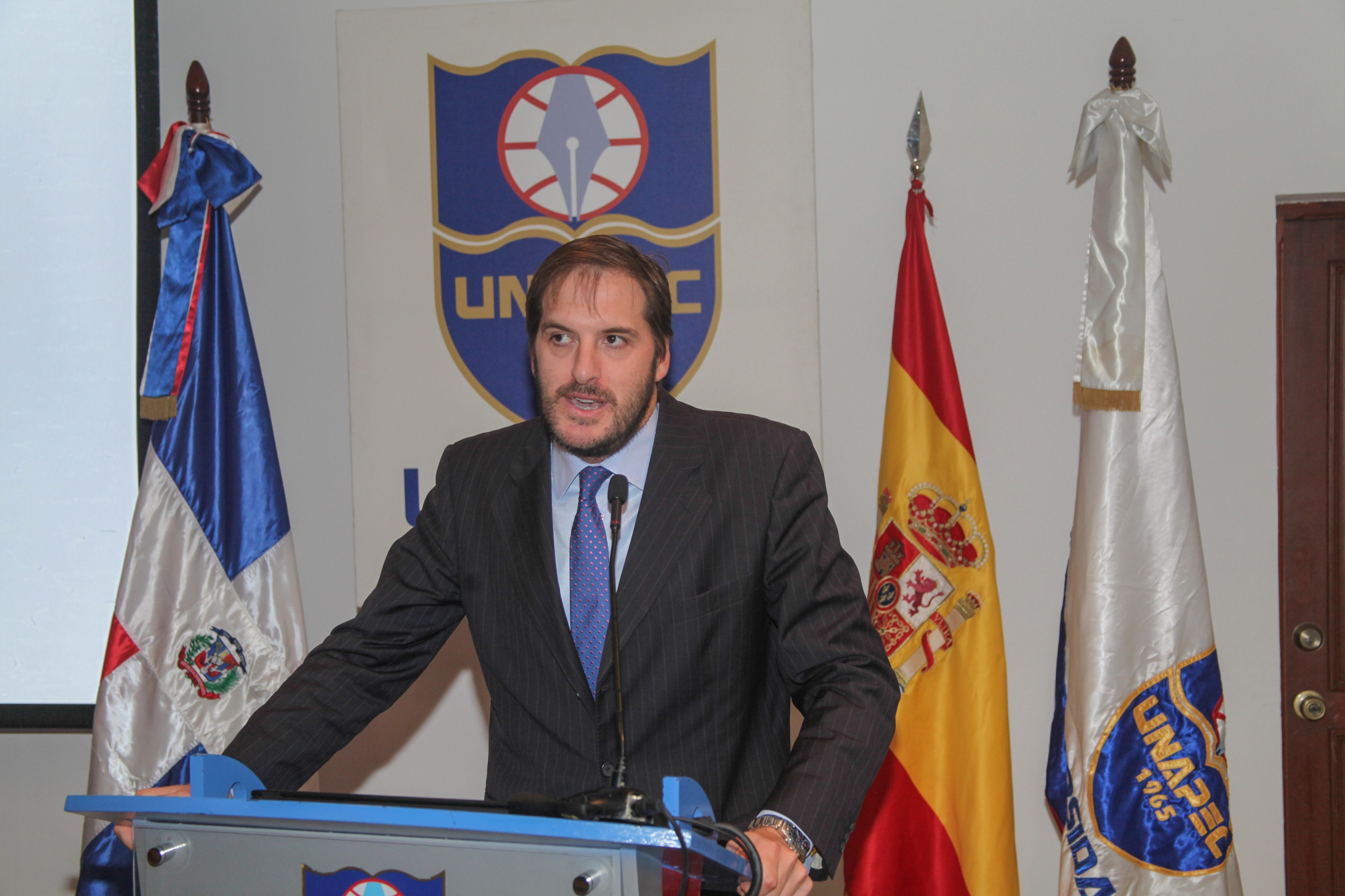 Señor Rodrigo Campos, Ministro Consejero de la Embajada de España. 