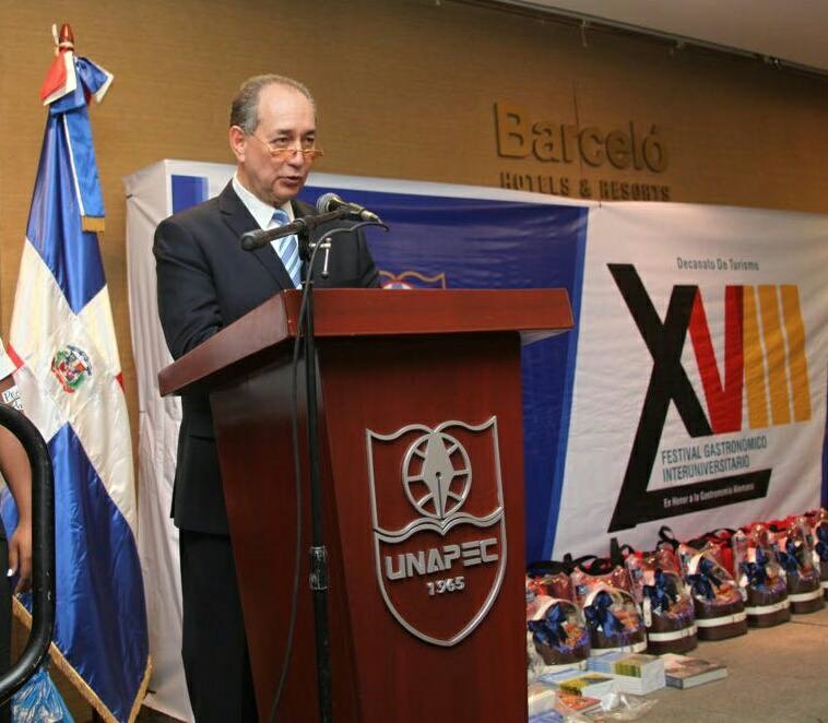 Luis Felipe Aquino, Decano de Turismo. 