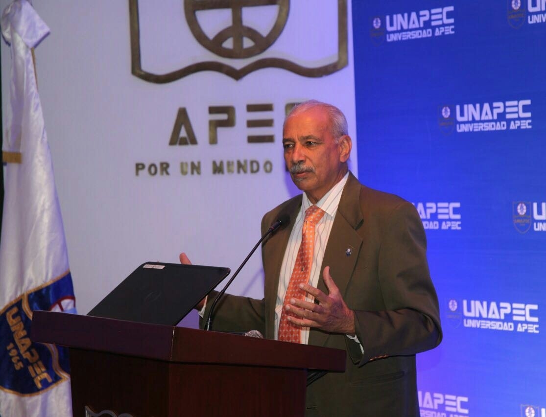 Francisco D Oleo, rector en funciones de UNAPEC.
