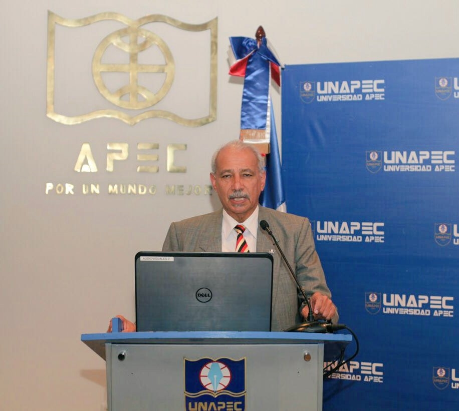 Francisco D Oleo, rector en funciones de UNAPEC. 