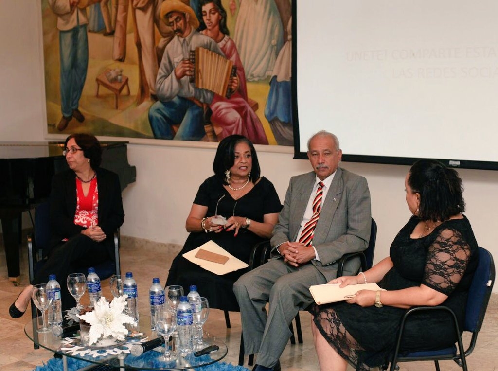 Panel sobre “La violencia contra la mujer y los feminicidios, una situación a resolver”. 