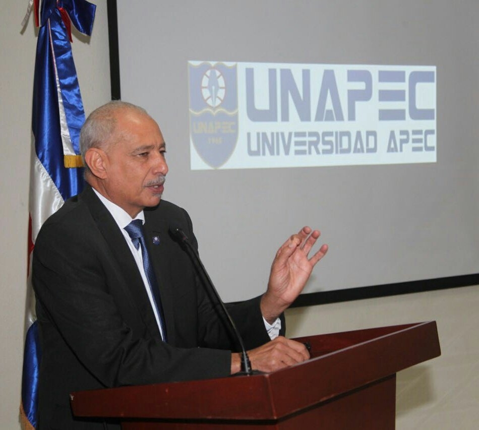 Rector en funciones de UNAPEC, Lic. Francisco D Oleo.