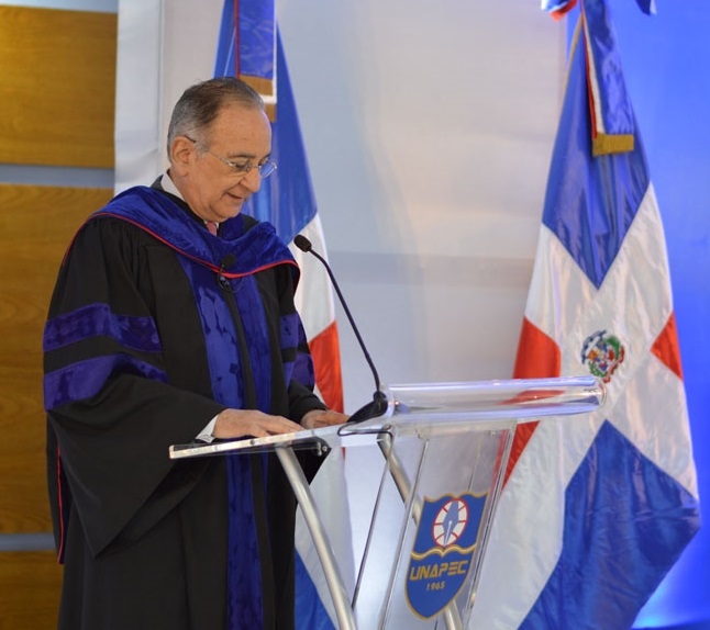 Presidente de la Junta de Directores de UNAPEC, Opinio Alvarez Betancourt.
