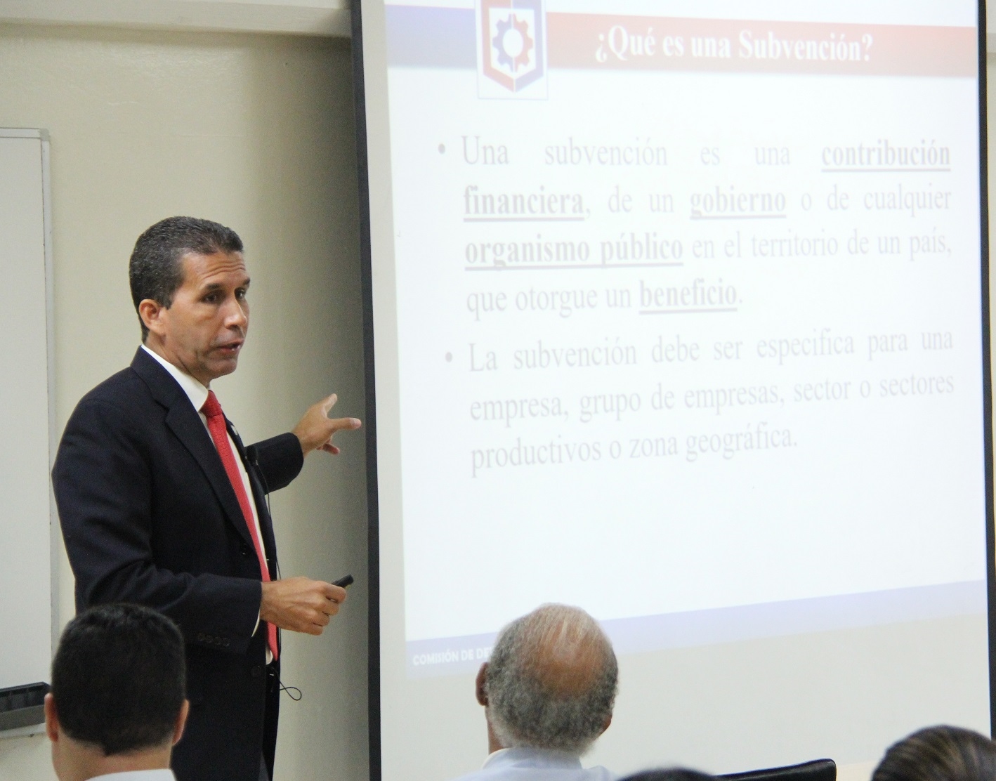 Conferencia “Instrumentos de Defensa Comercial en República Dominicana”, dictada por el licenciado Alejandro Arredondo.