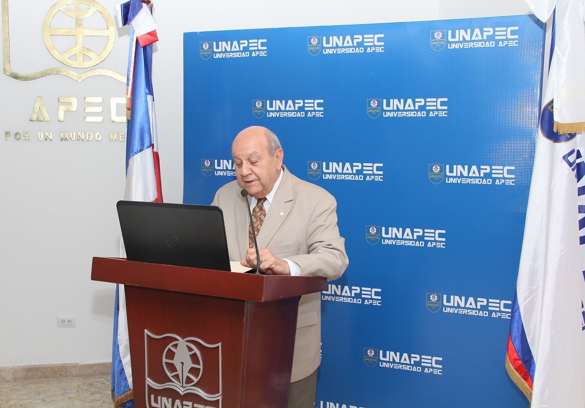 Rector de UNAPEC, Dr. Franklyn Holguín Haché. 
